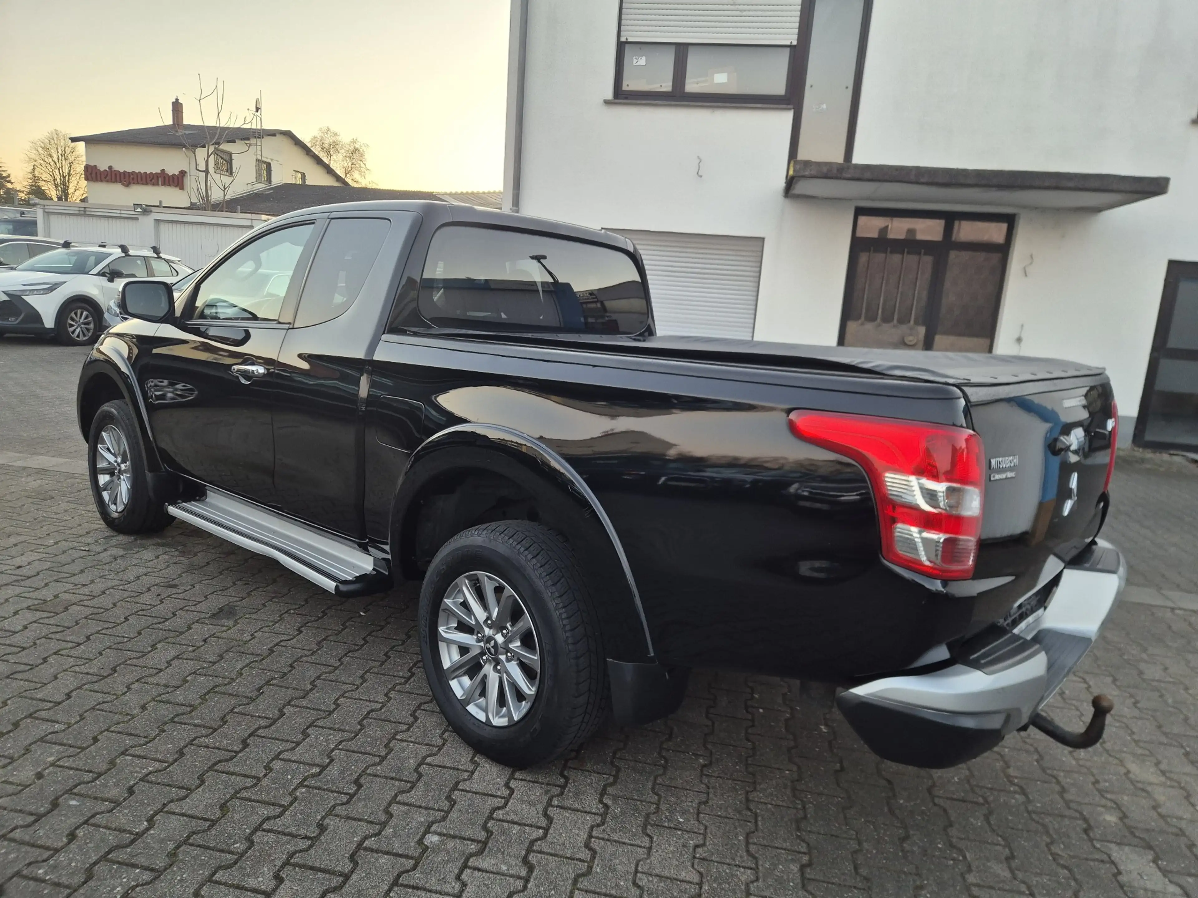 Mitsubishi L200 Plus Club Cab 4WD *AHK 3.0 To. / Top Optik* — photo 7