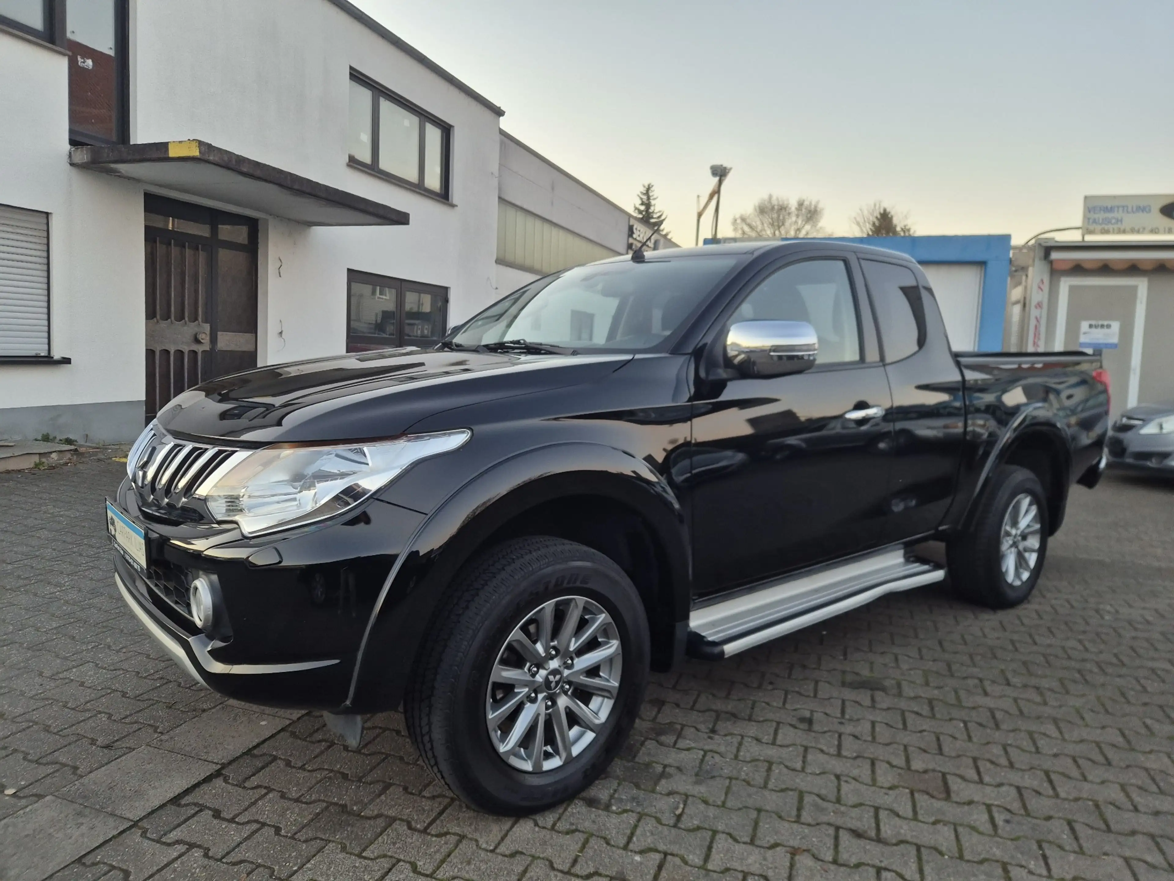 Mitsubishi L200 Plus Club Cab 4WD *AHK 3.0 To. / Top Optik* — photo 5