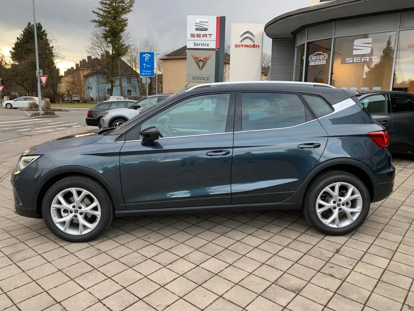SEAT Arona 1,5 TSi "FR-Edition" 150PS Automatik Grau - 2