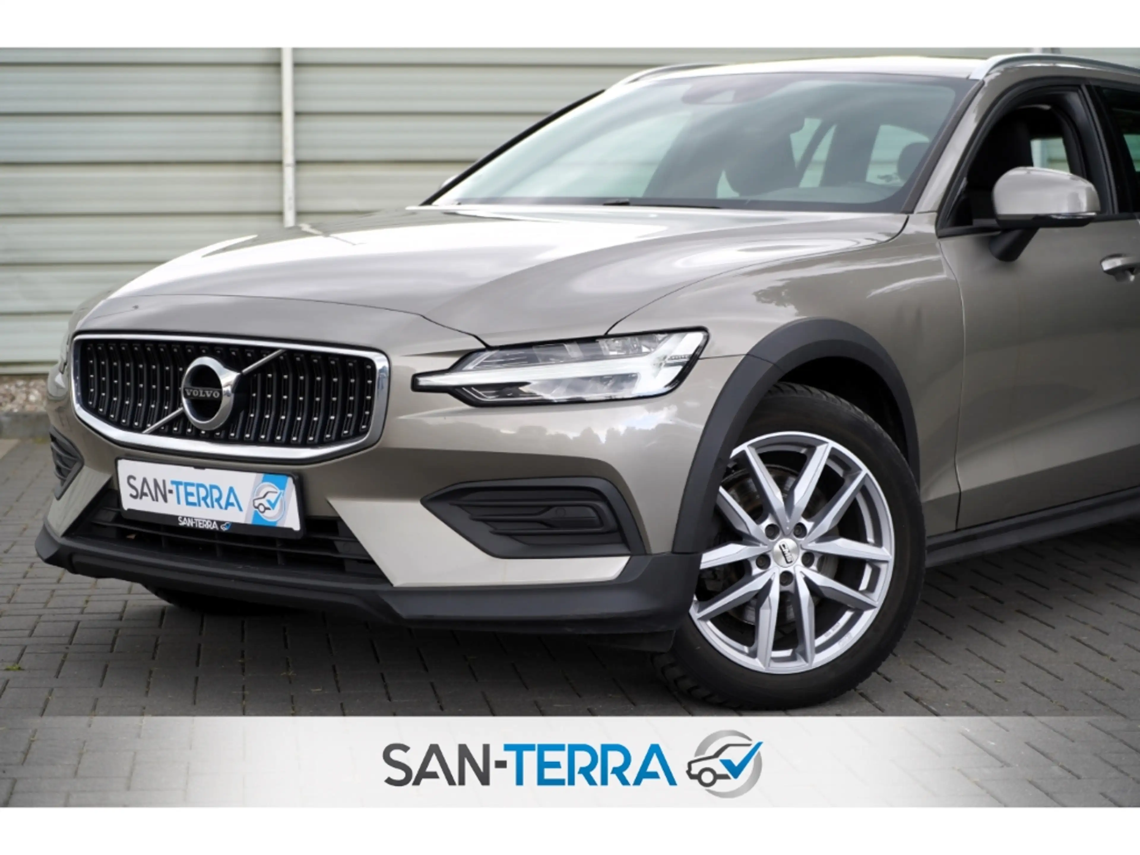 Volvo V60 Cross Country NAVI*KLIMAAUT*MULTI-LENKRAD*PDC*SHZ*BLUETOOTH*ZV* — photo 5