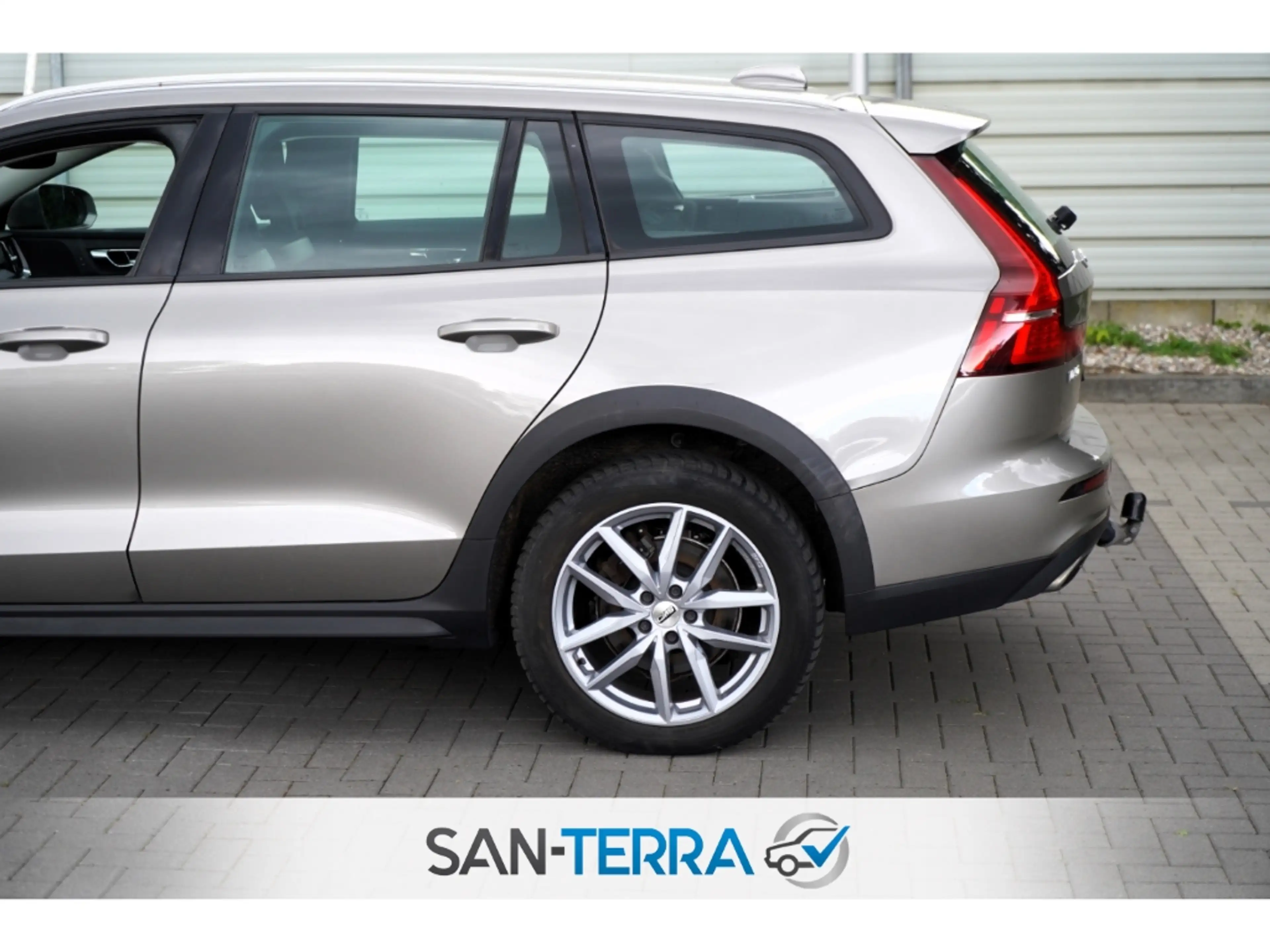 Volvo V60 Cross Country NAVI*KLIMAAUT*MULTI-LENKRAD*PDC*SHZ*BLUETOOTH*ZV* — photo 8