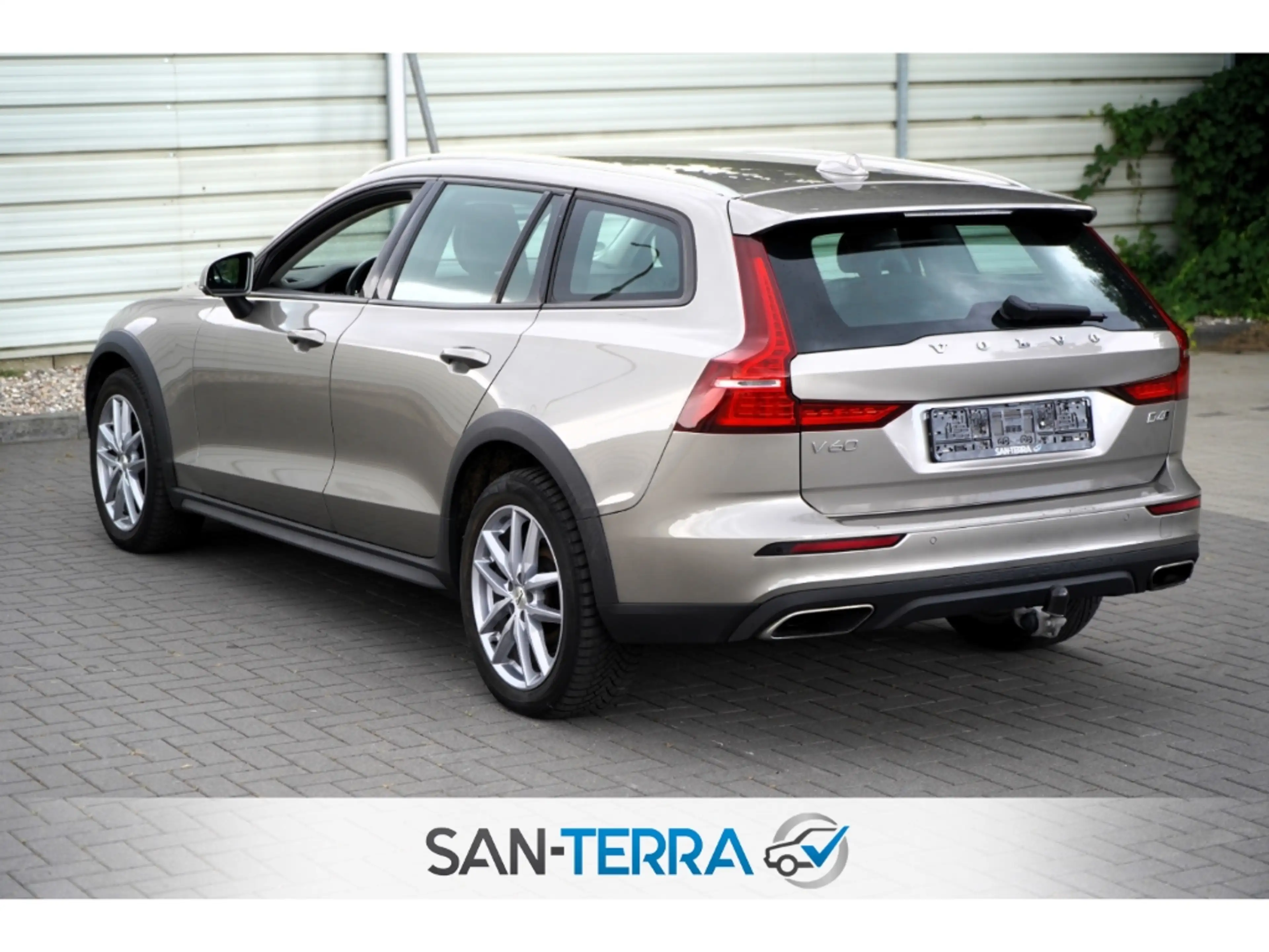 Volvo V60 Cross Country NAVI*KLIMAAUT*MULTI-LENKRAD*PDC*SHZ*BLUETOOTH*ZV* — photo 11