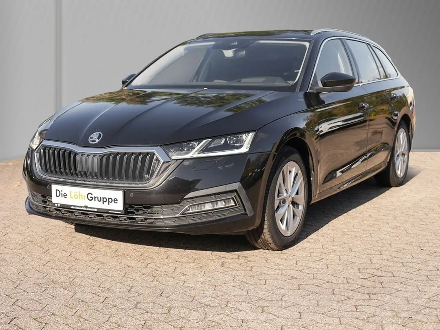 Skoda Octavia Combi 2.0 TDI First Edition Schwarz - 2