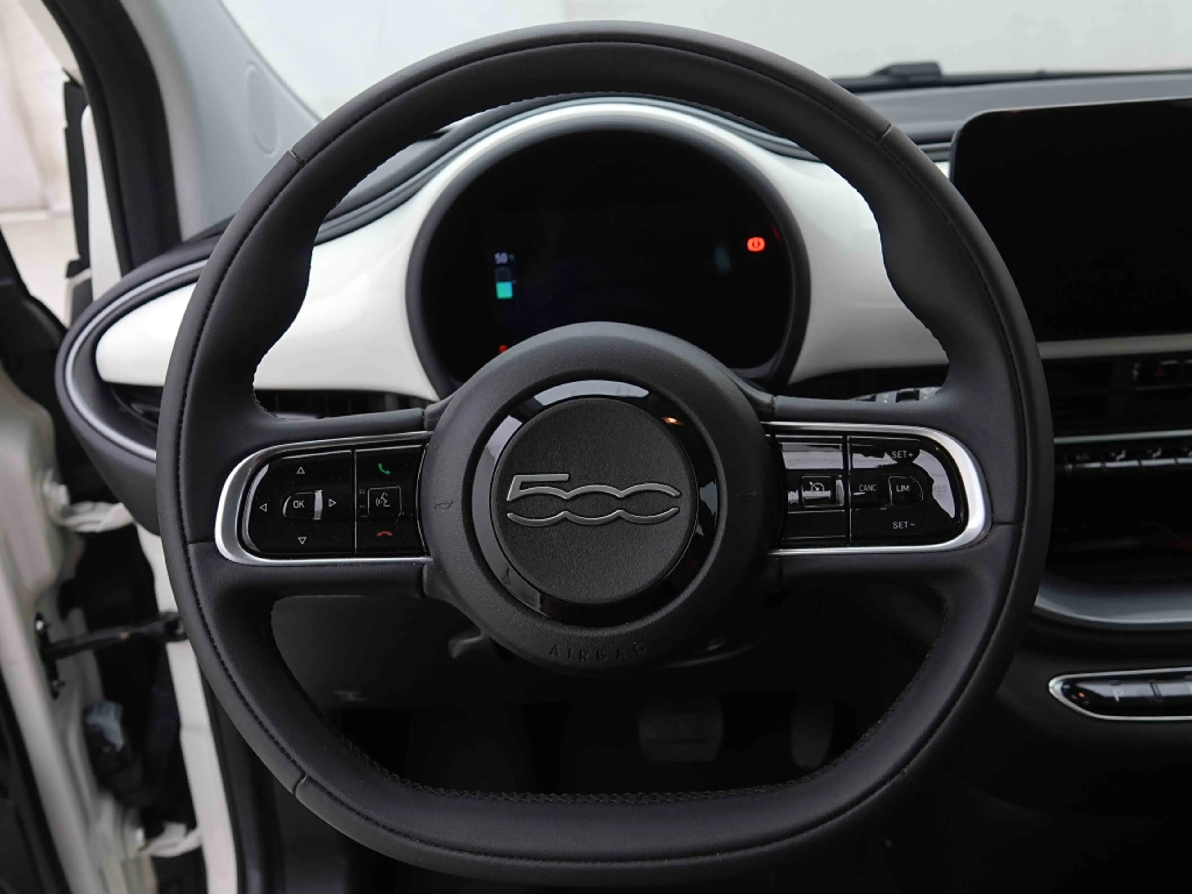 Fiat 500e 42 kWh 118 EV WLTP 320 | CAM | Heated Seats | Blind Spot | ALU16 — photo 9
