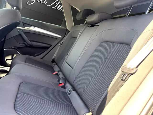 Audi Q5 view 8