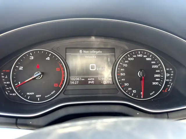 Audi Q5 view 10