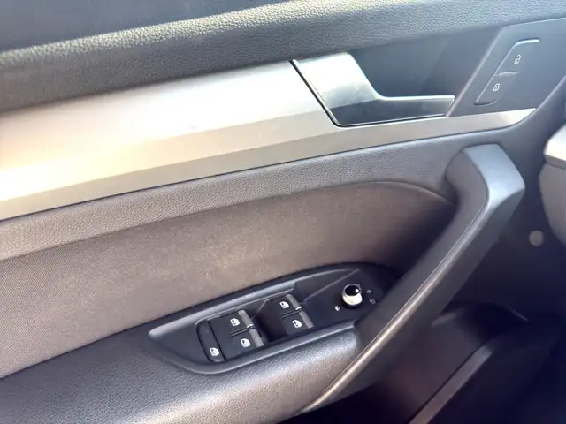 Audi Q5 view 14