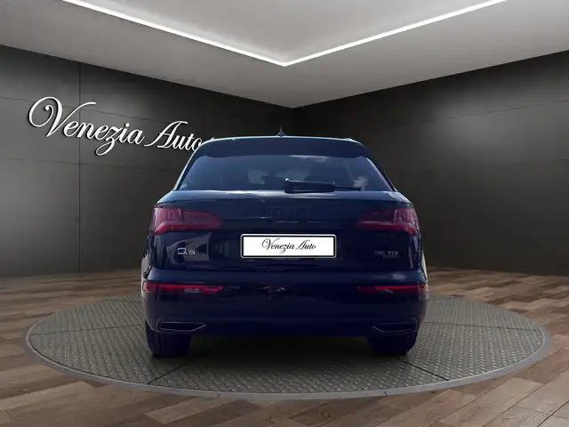 Audi Q5 view 4