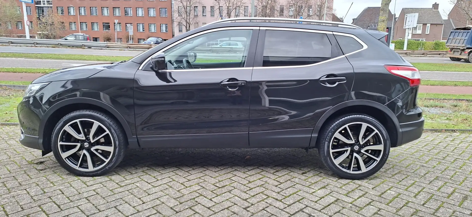 Nissan Qashqai 1.2 Tekna automaat/leder/stoelverwarming/bluetooth Zwart - 2