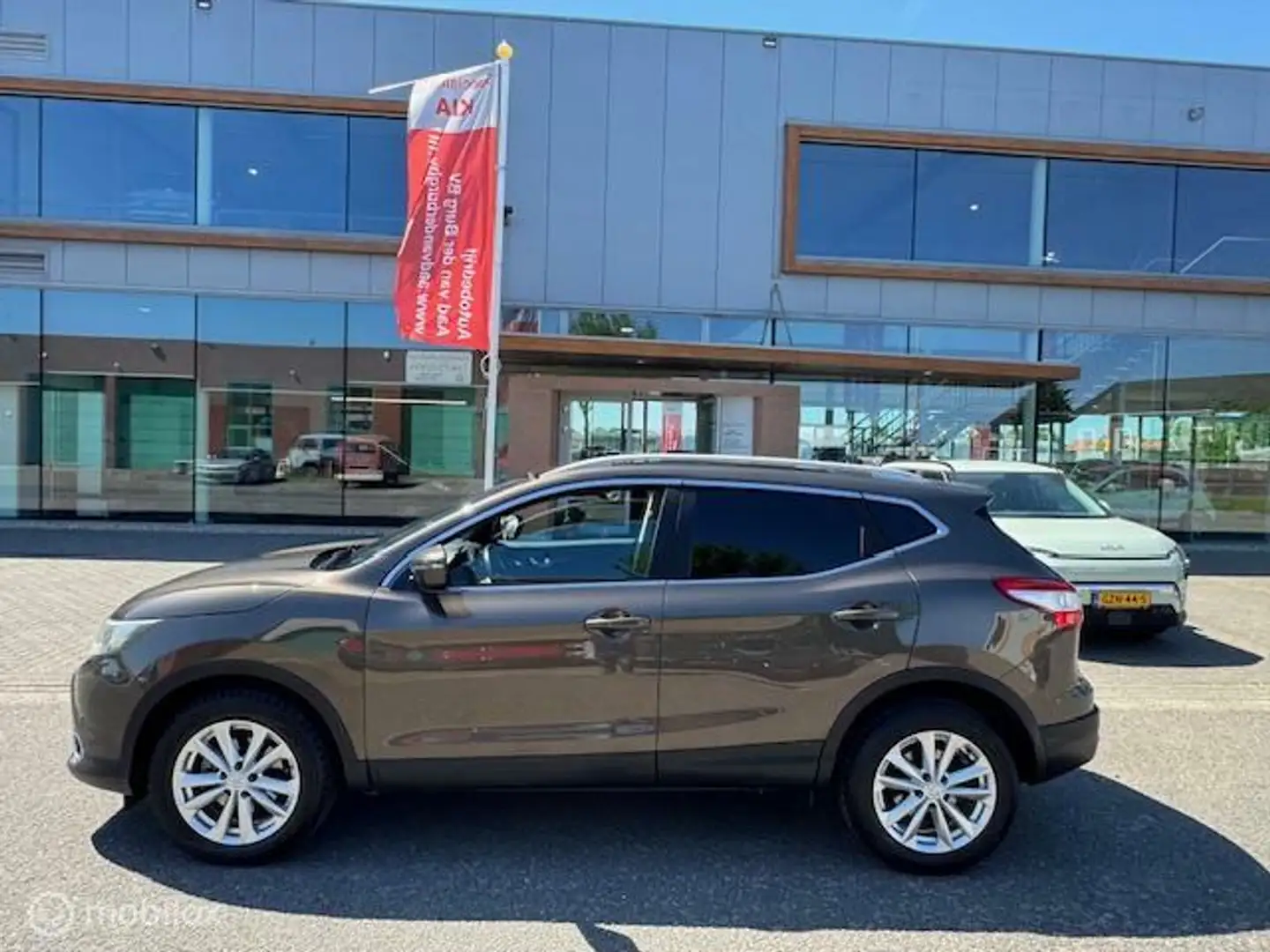 Nissan Qashqai 1.2 Tekna Automaat , Panorama dak , Navigatie , Ca Bruin - 2