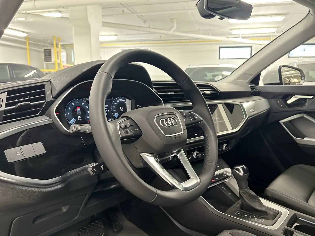 Audi Q3 снимка Audi Q3