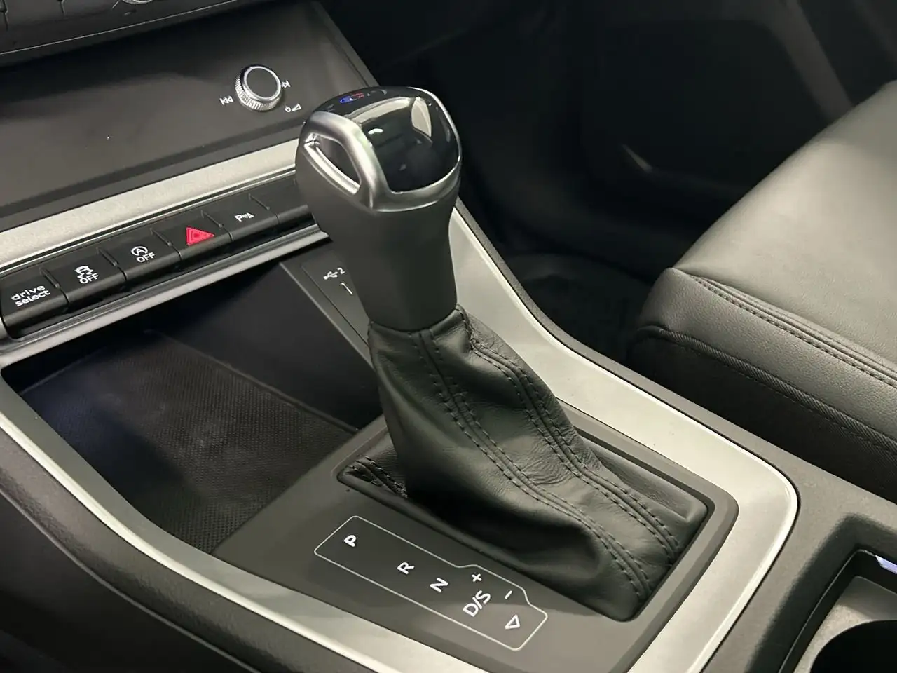 Audi Q3 снимка Audi Q3