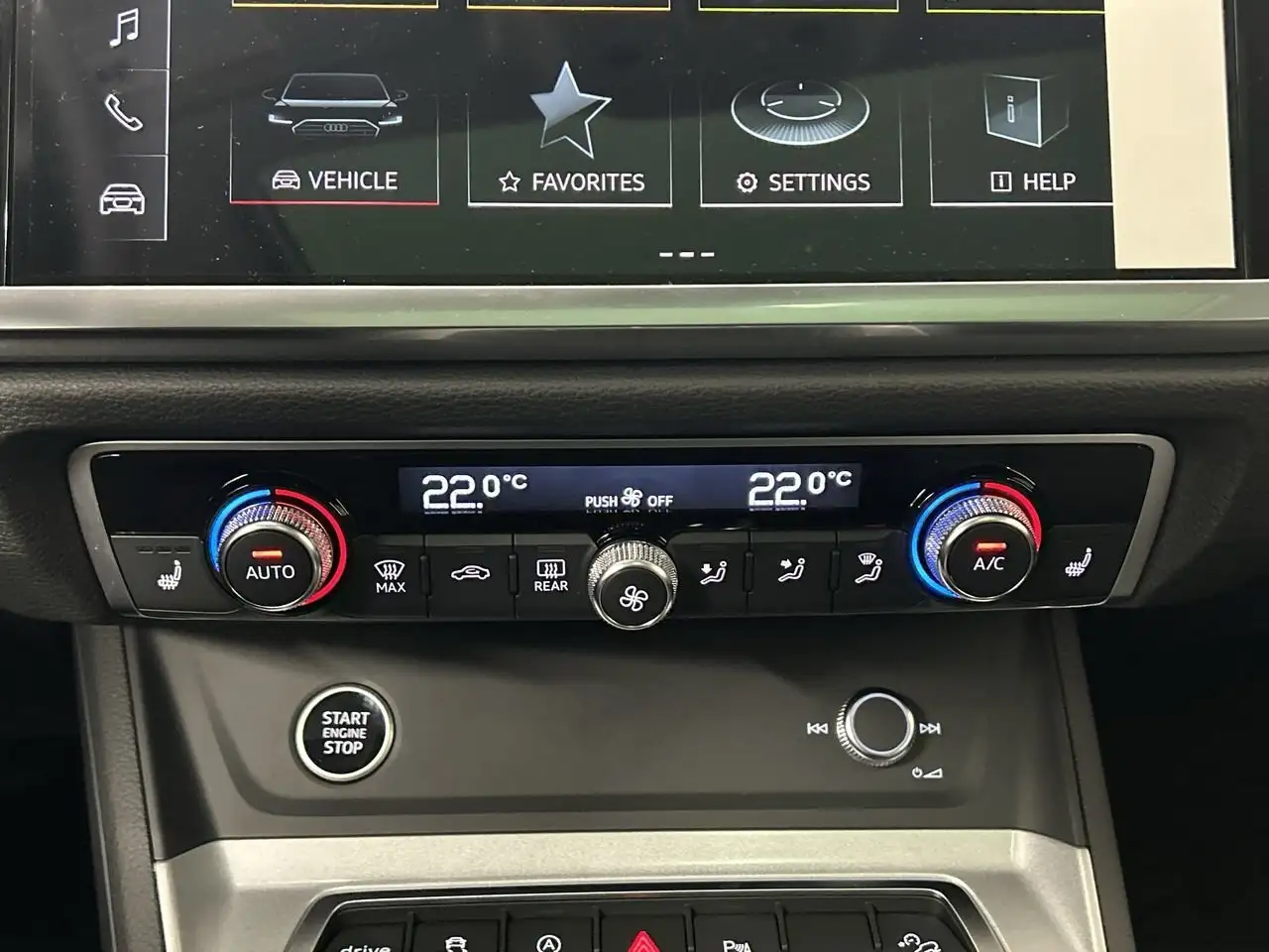 Audi Q3 снимка Audi Q3