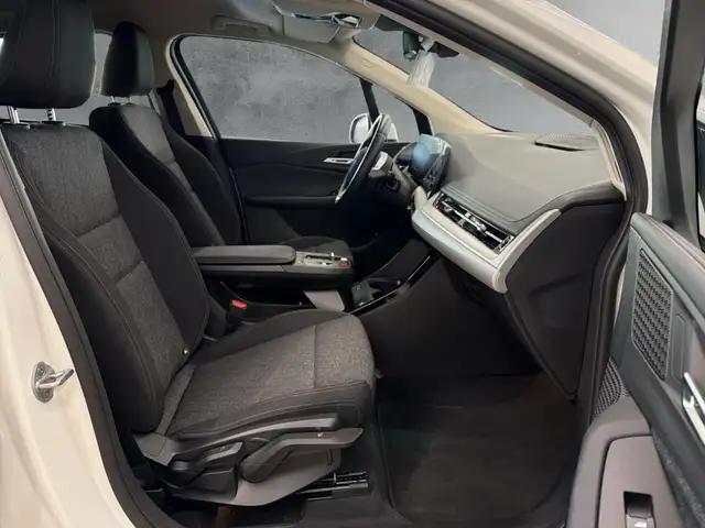 BMW 2 Series view 11