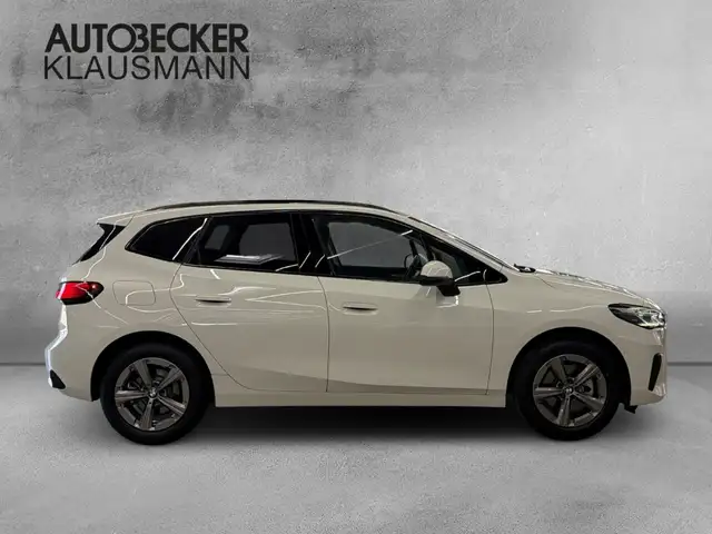 BMW 2 Series view 4