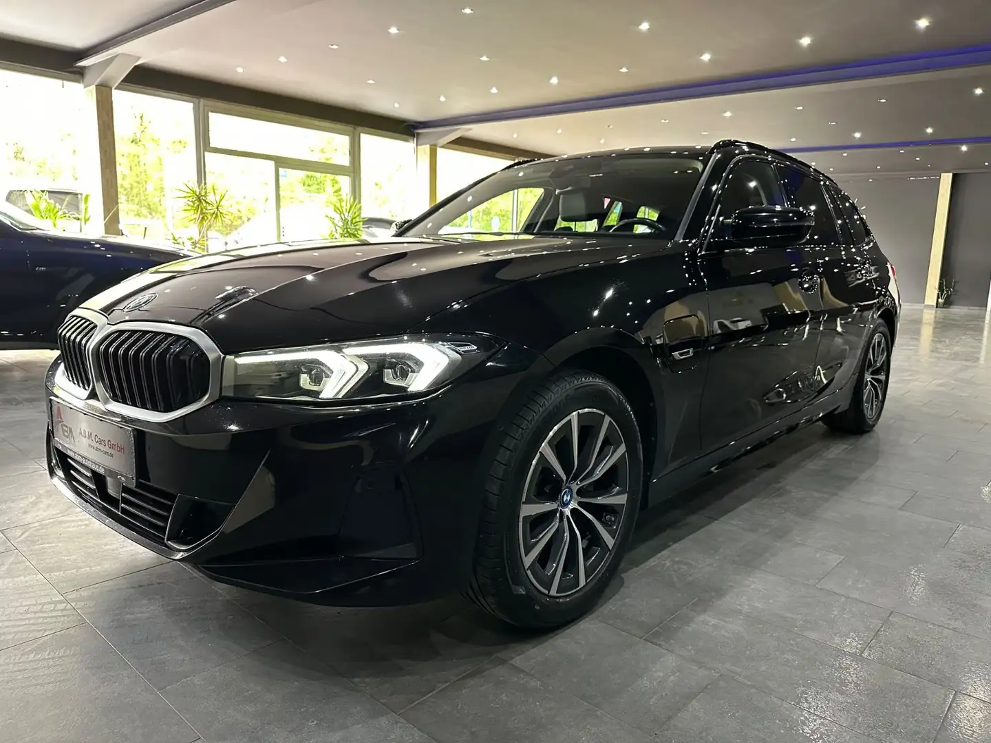 BMW 330 e xDrive /KAMERA /HEAD-UP /ACC/ FACELIFT/1HA Schwarz - 1