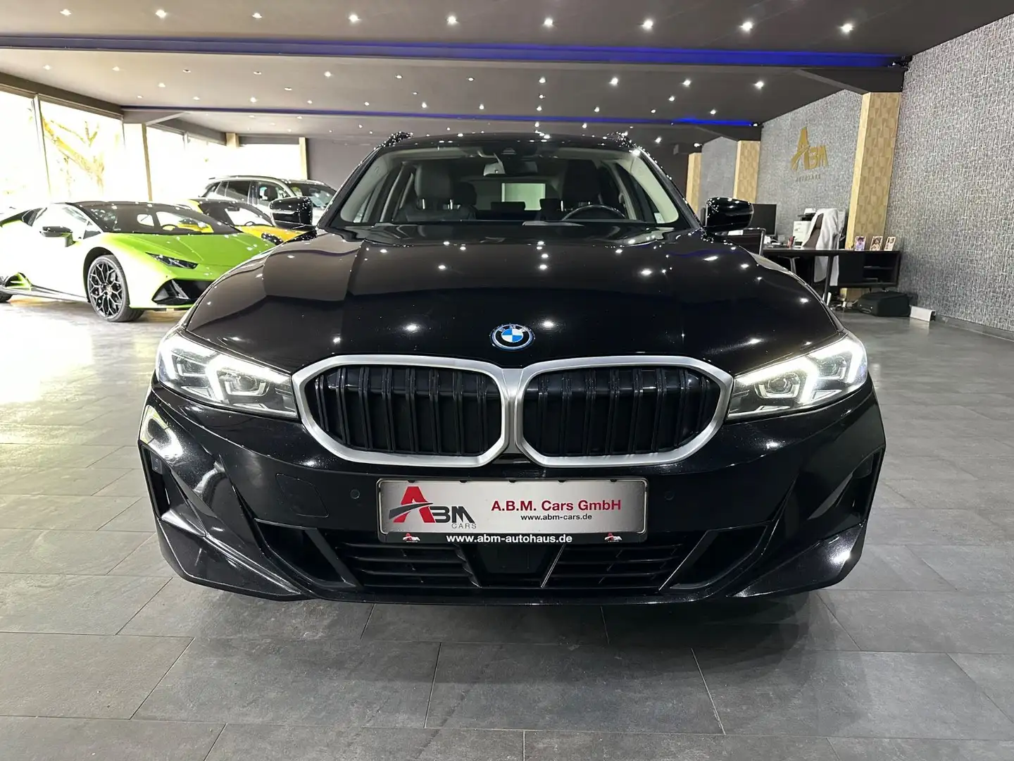 BMW 330 e xDrive /KAMERA /HEAD-UP /ACC/ FACELIFT/1HA Schwarz - 2