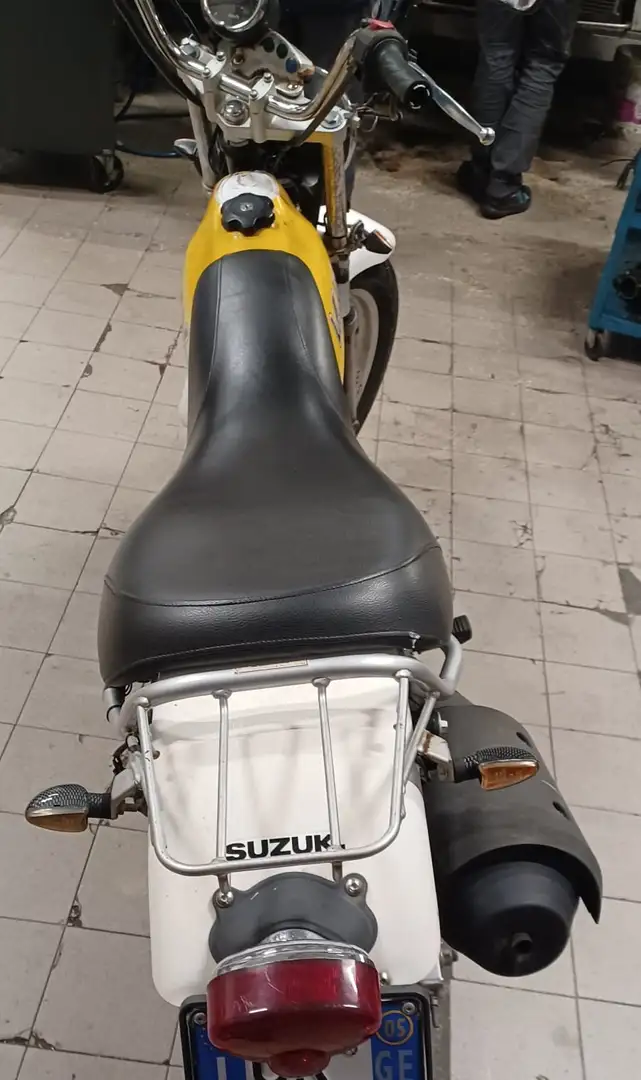 Suzuki VanVan 125 Giallo - 2