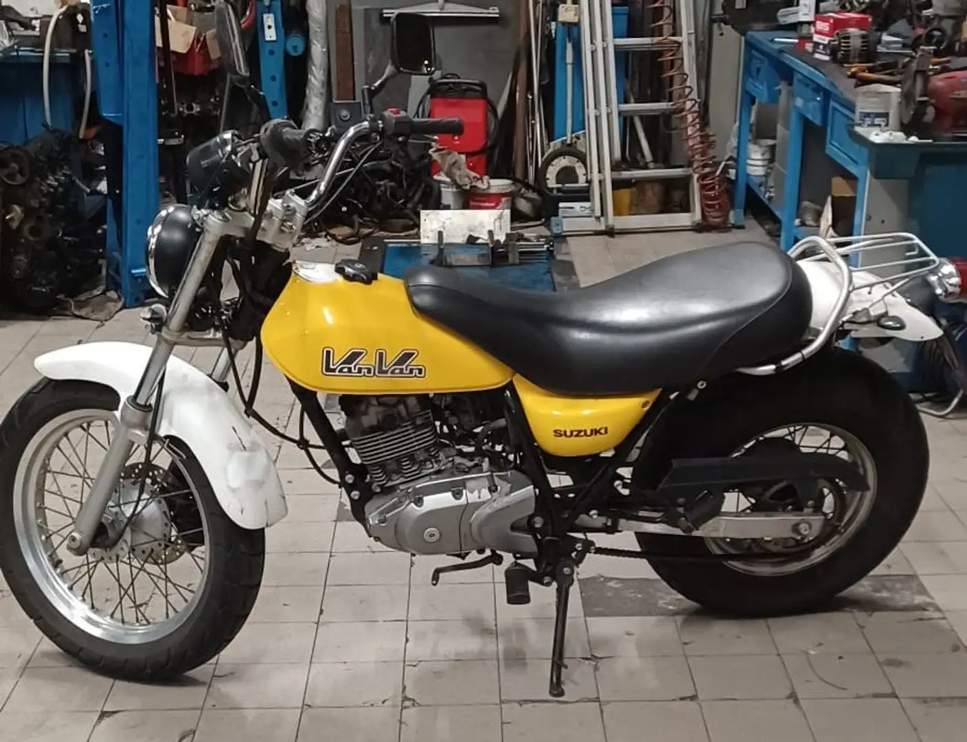 Suzuki VanVan 125 Giallo - 1
