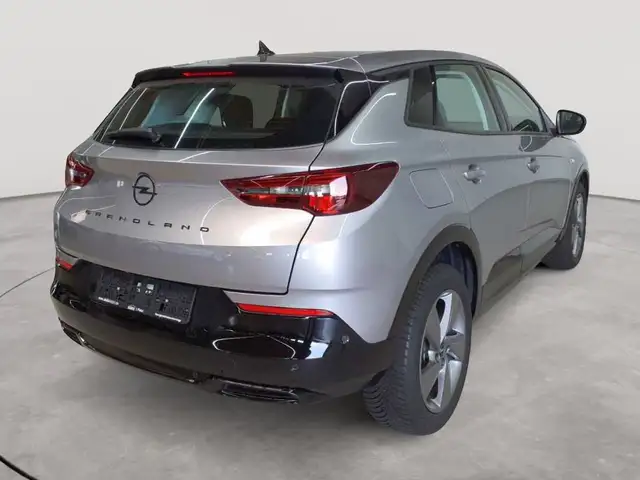 Opel Grandland view 4