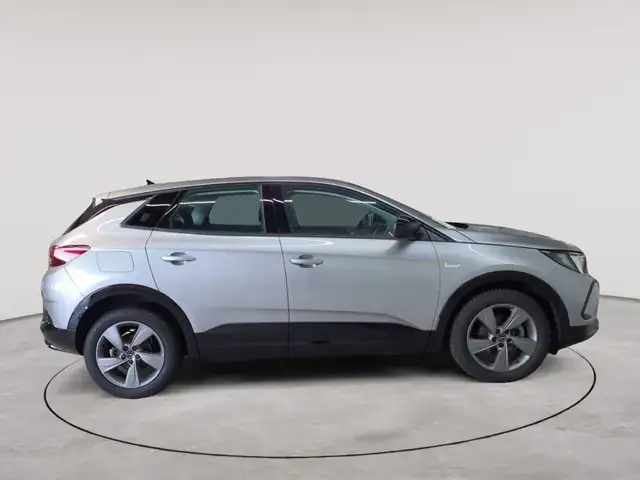 Opel Grandland view 3