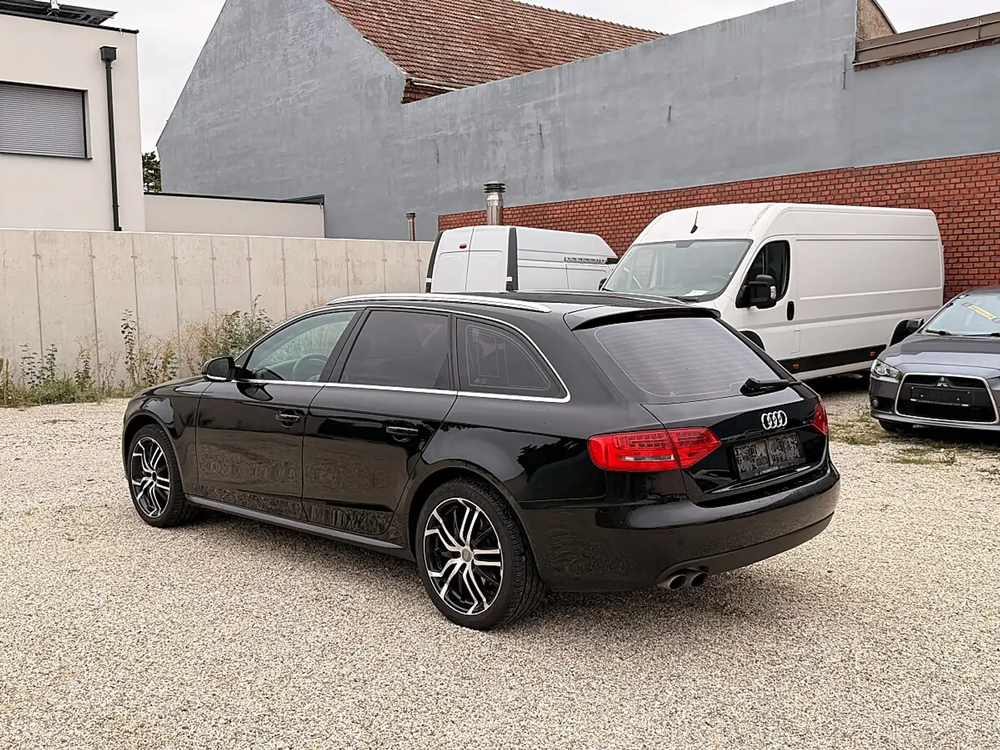 Audi A4 Avant 2,0 TDI DPF Jubliäumsmodell Schwarz - 2
