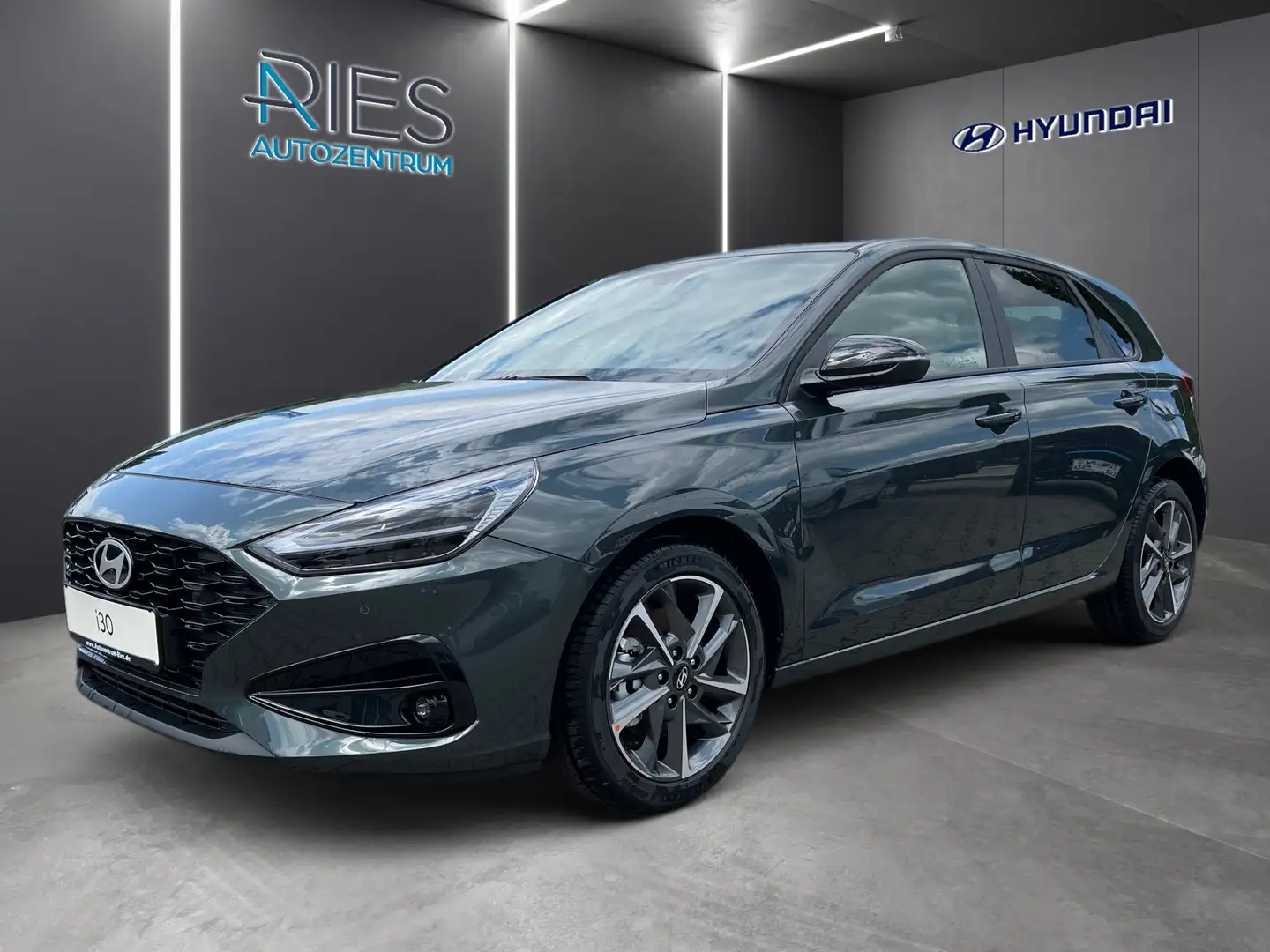 Hyundai i30 Advantage *Navi*KlimaA*Tempomat*SH*SonderMod Verde - 1