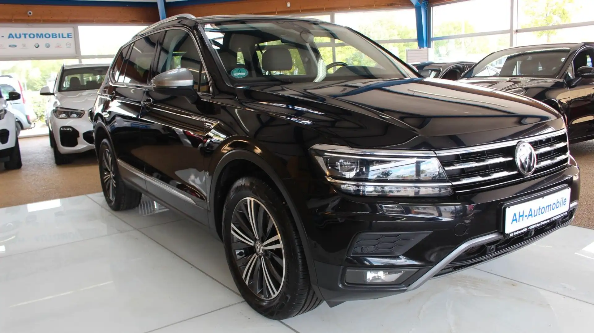 Volkswagen Tiguan Allspace Tiguan Comfortline 4Motion Automtik AHK-/360*KAM Negro - 2