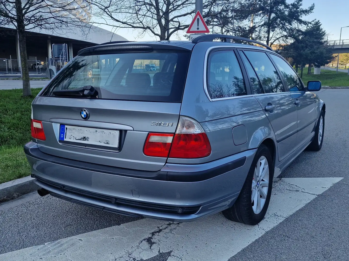 BMW 318 318i touring Edition Lifestyle Grau - 2