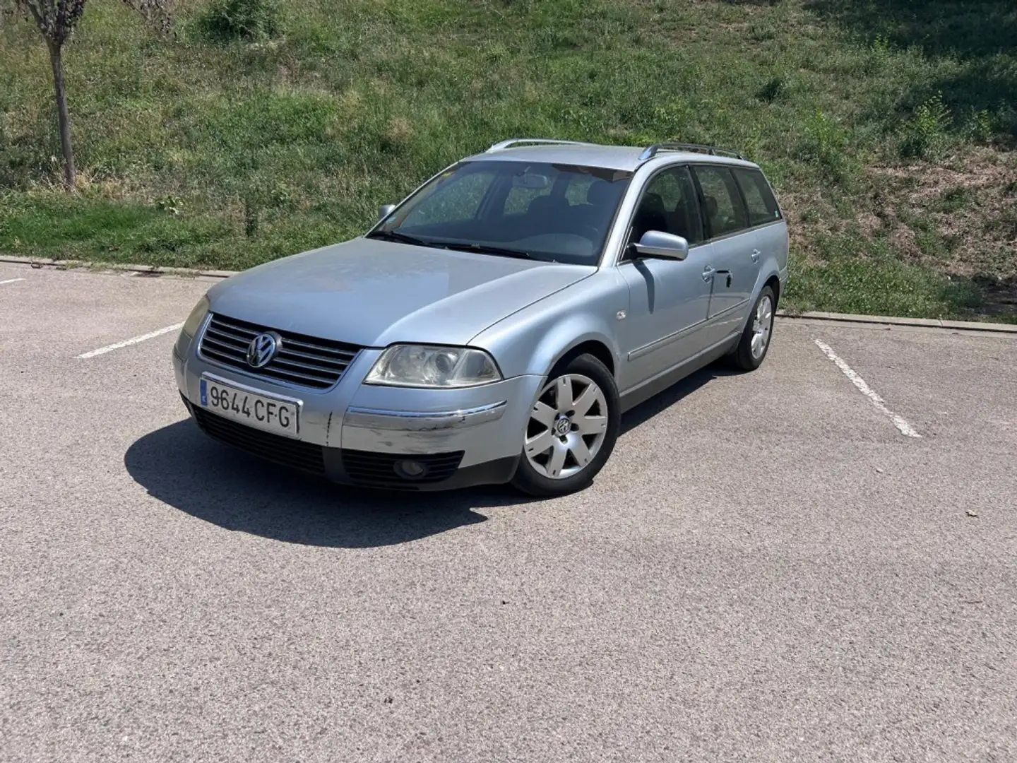 Volkswagen Passat Variant 1.9TDI Highline Tiptronic Grijs - 1