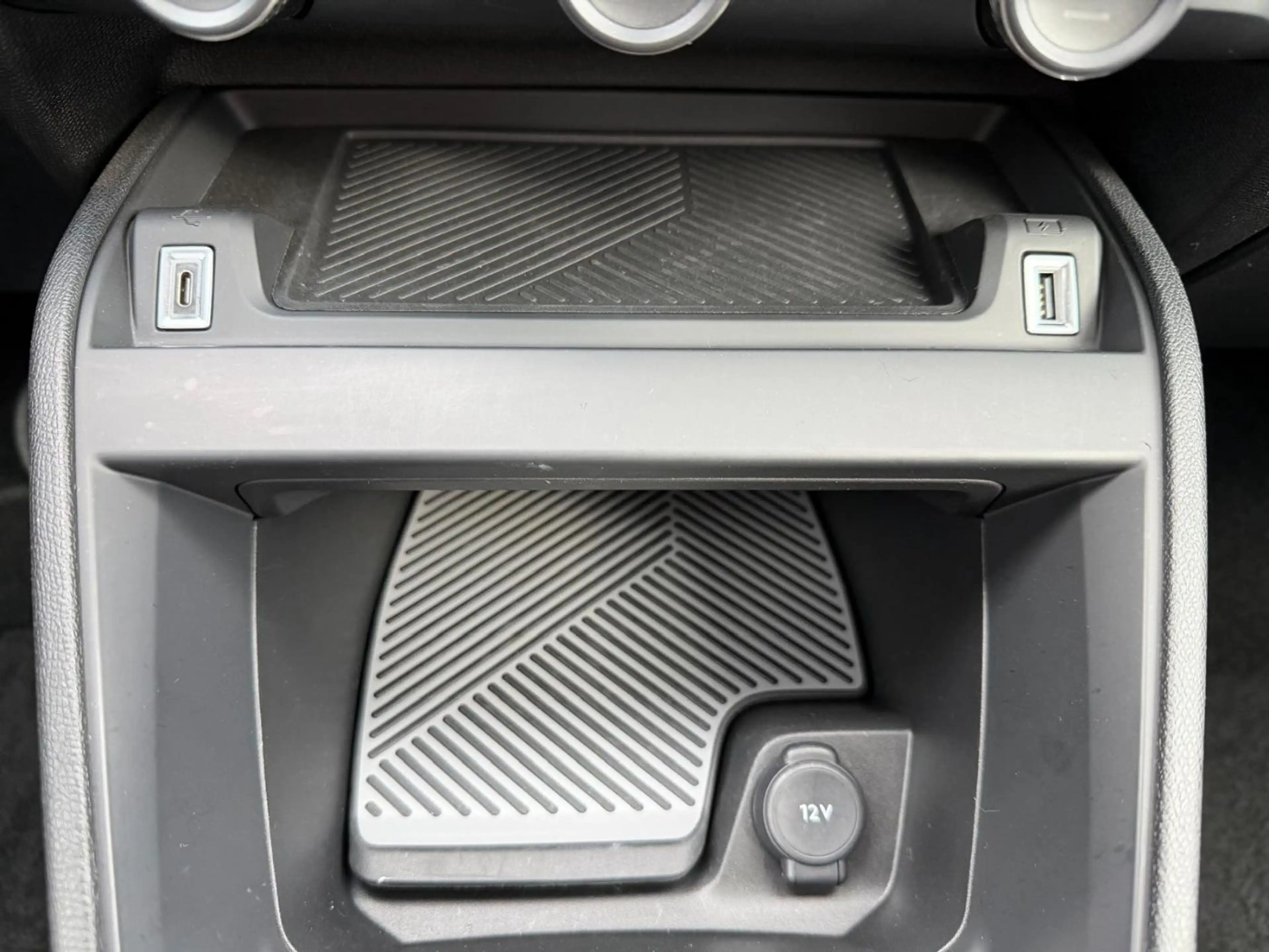 Citroen C4 1.2 PureTech 130 Max LED+Navi+SHZ+2xKlima+LM — photo 14