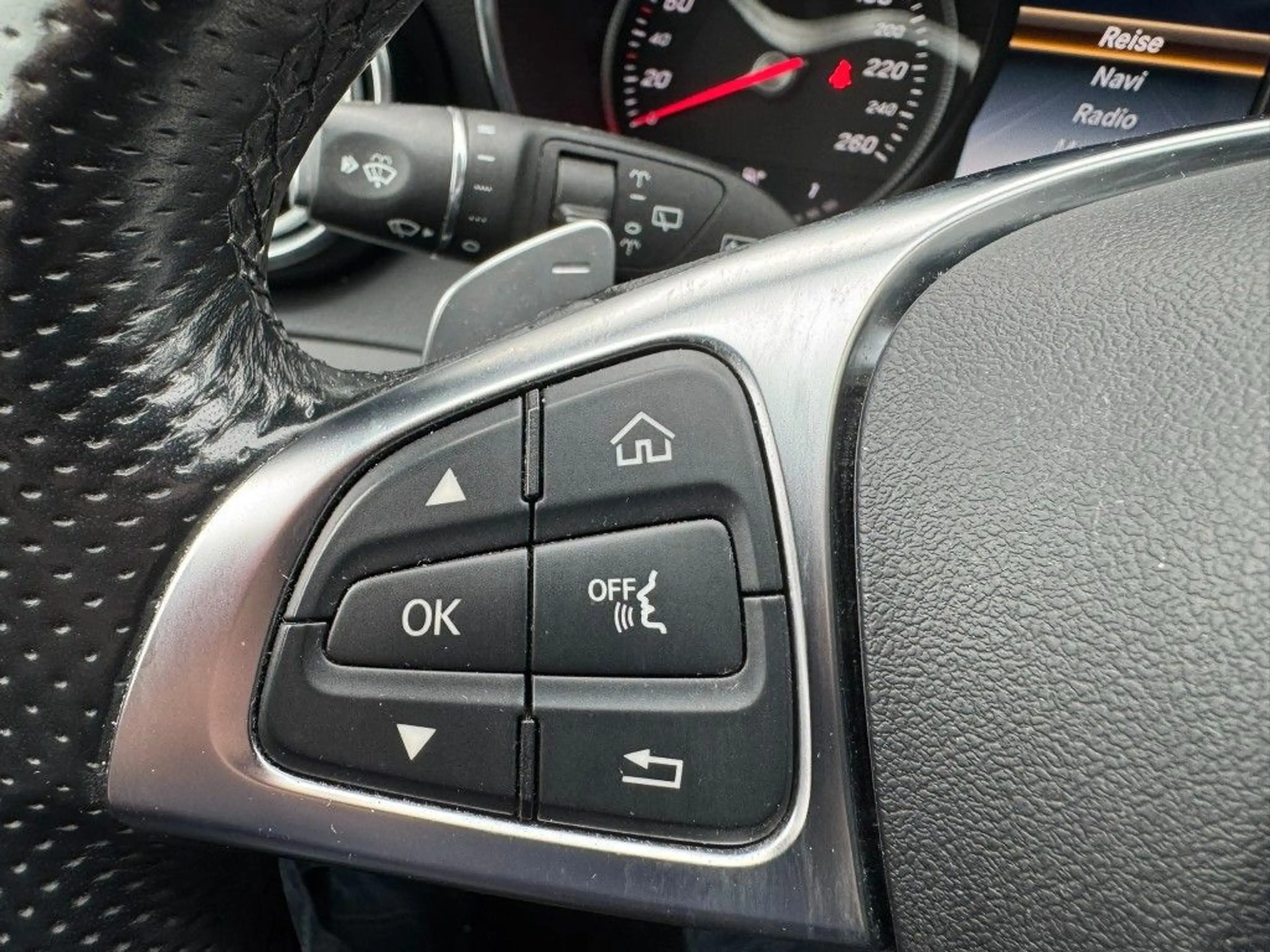 Mercedes-Benz C 220 T-Modell AMG Line Automatik / PANO-SD — photo 21