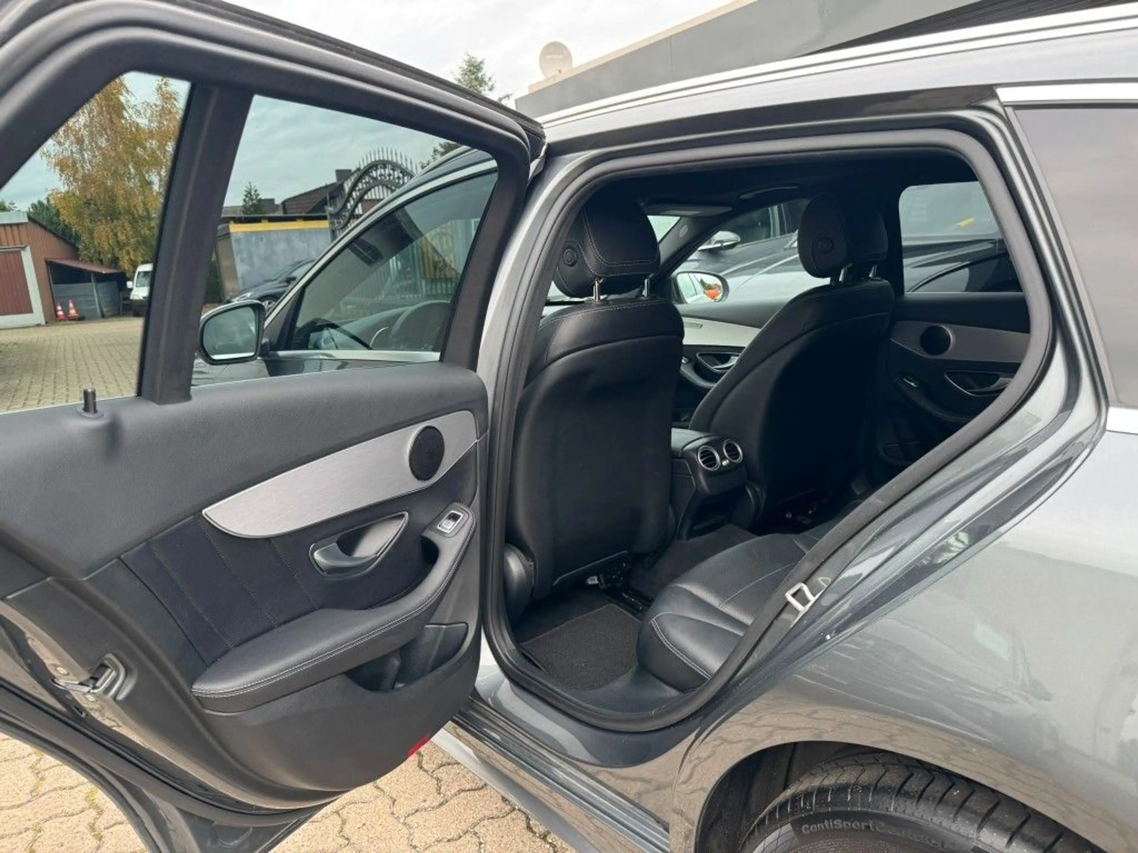 Mercedes-Benz C 220 T-Modell AMG Line Automatik / PANO-SD — photo 30