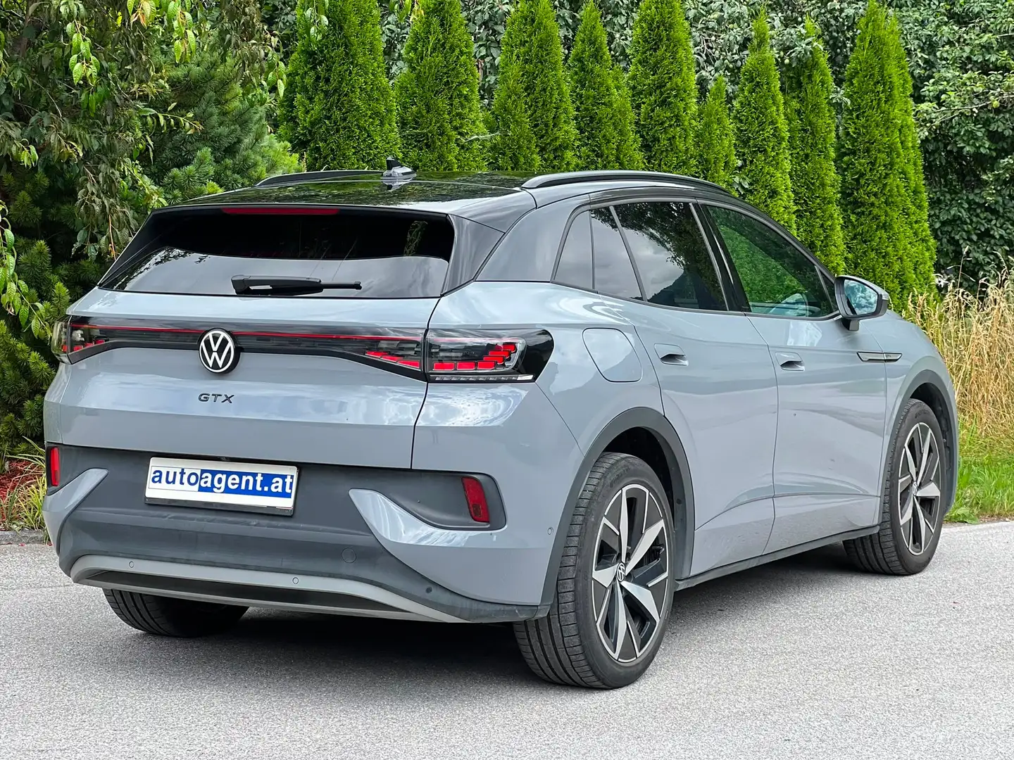 Volkswagen ID.4 GTX 220 kW 4Motion AHK Assistenz Paket+ Grau - 2