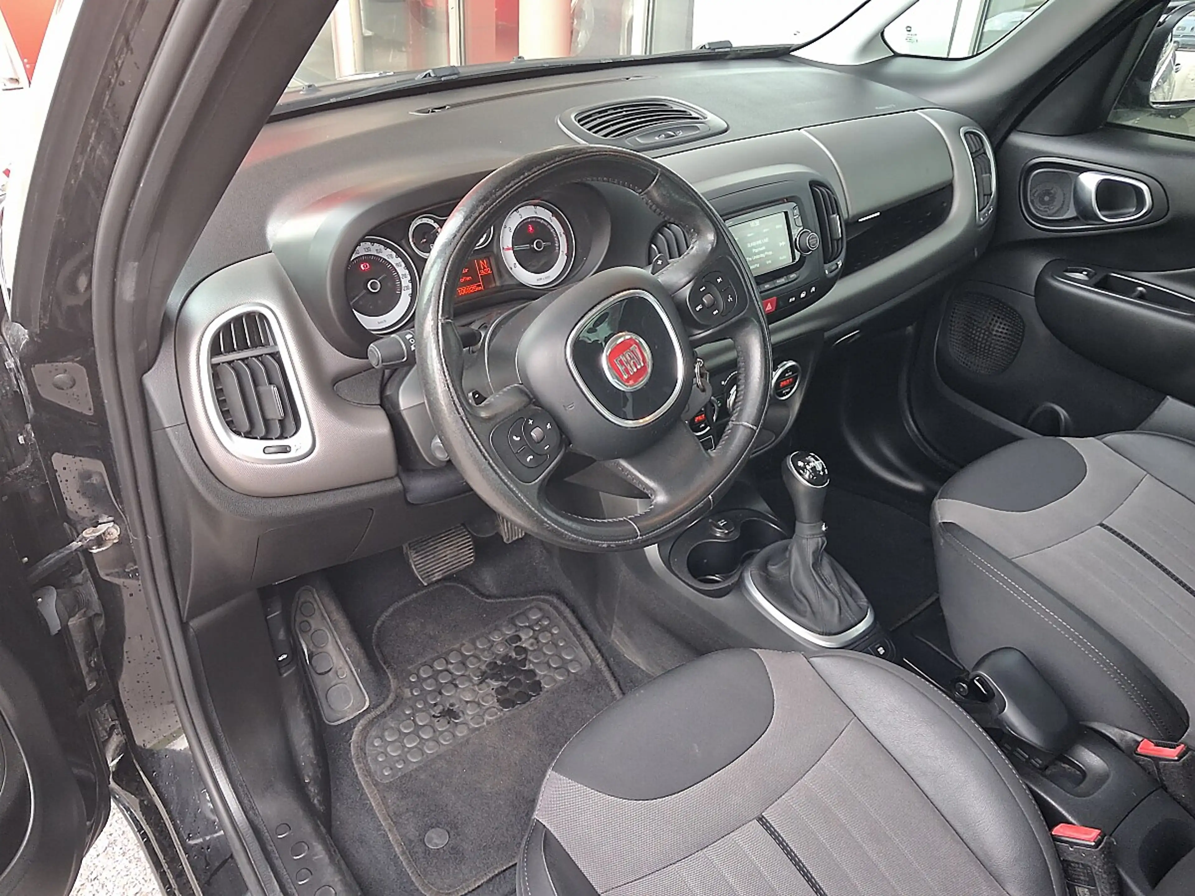 Fiat 500L 1,3 MultiJet II 95 Start&Stop Lounge Dualogic — photo 10