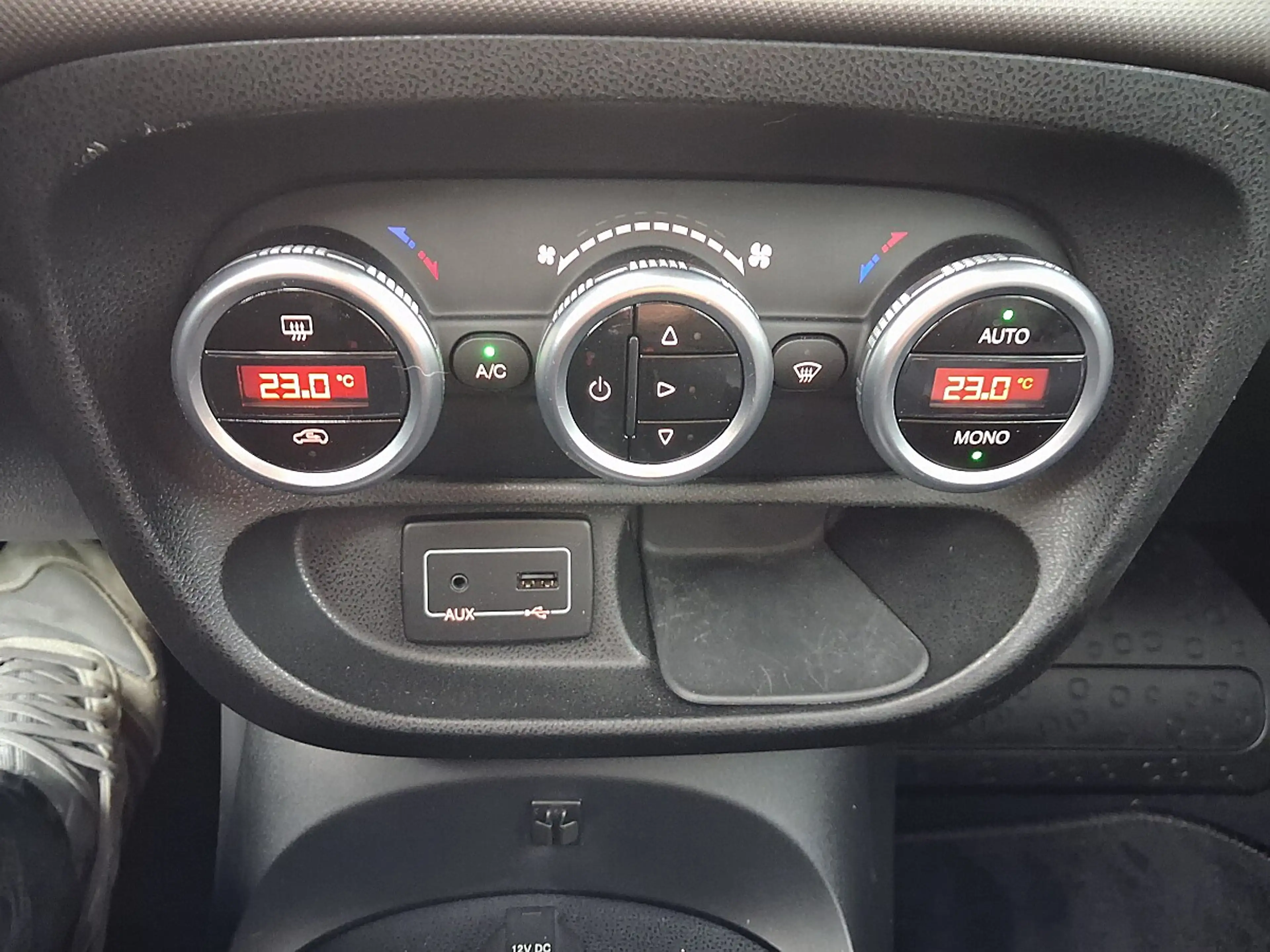 Fiat 500L 1,3 MultiJet II 95 Start&Stop Lounge Dualogic — photo 15