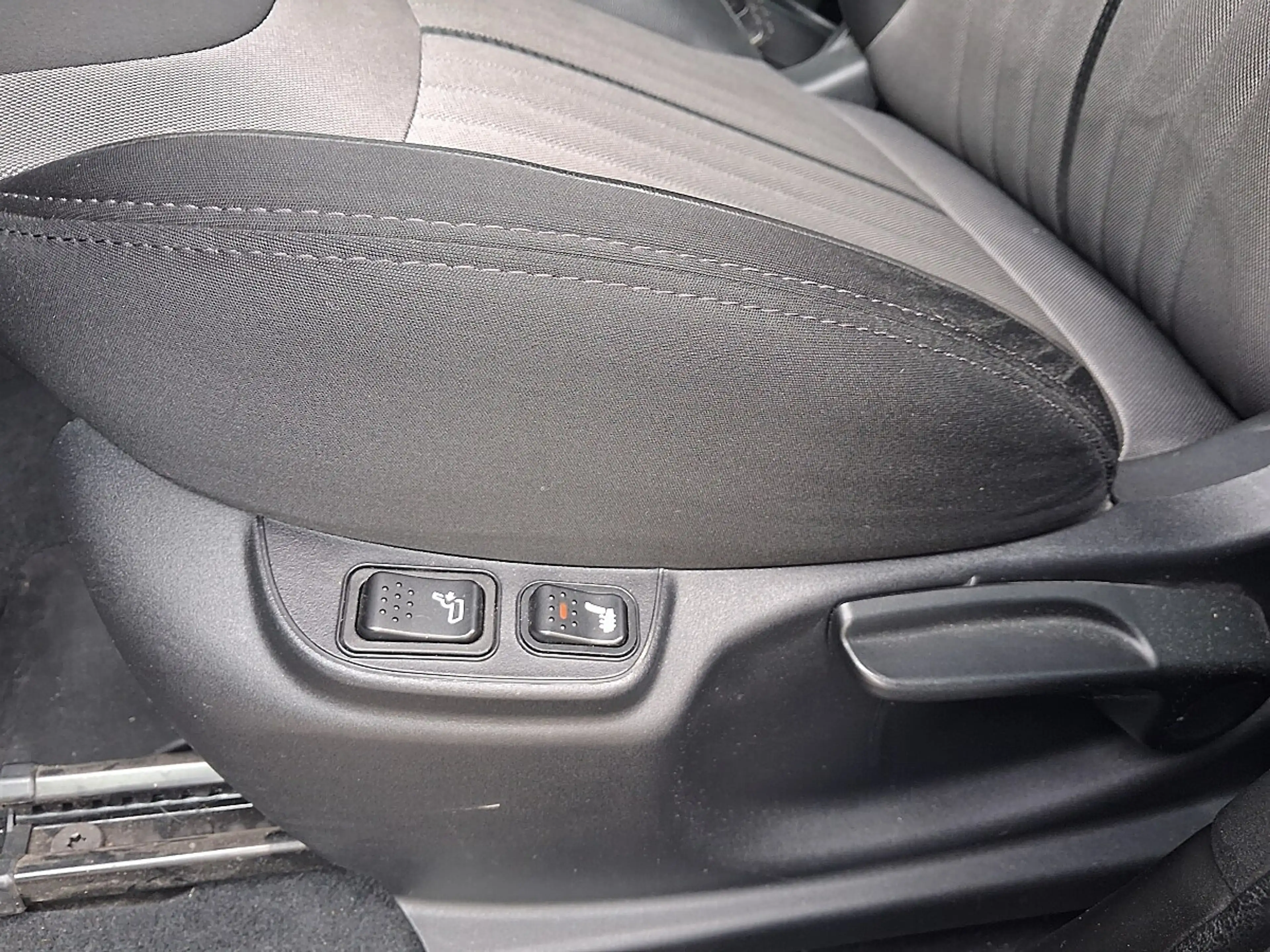 Fiat 500L 1,3 MultiJet II 95 Start&Stop Lounge Dualogic — photo 11