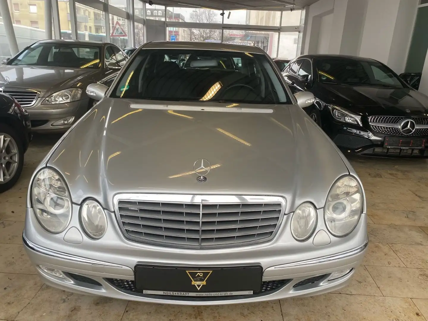 Mercedes-Benz E 320 Elegance /98tkm/Autm./PDC/Xen./SHZ/ Silber - 2