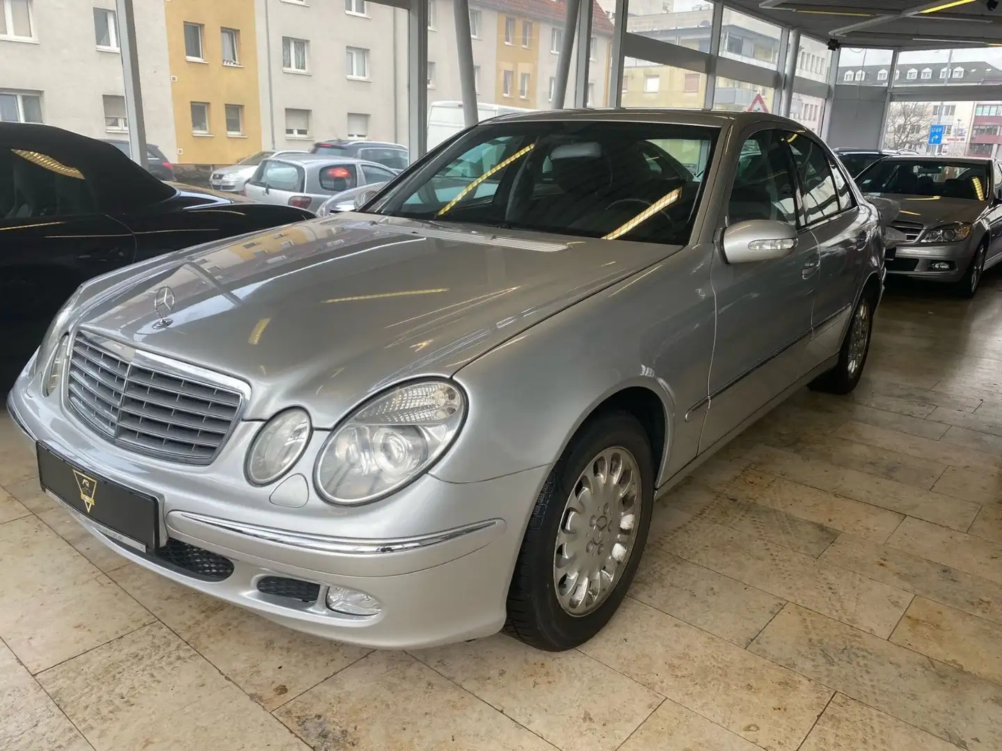 Mercedes-Benz E 320 Elegance /98tkm/Autm./PDC/Xen./SHZ/ Silber - 1