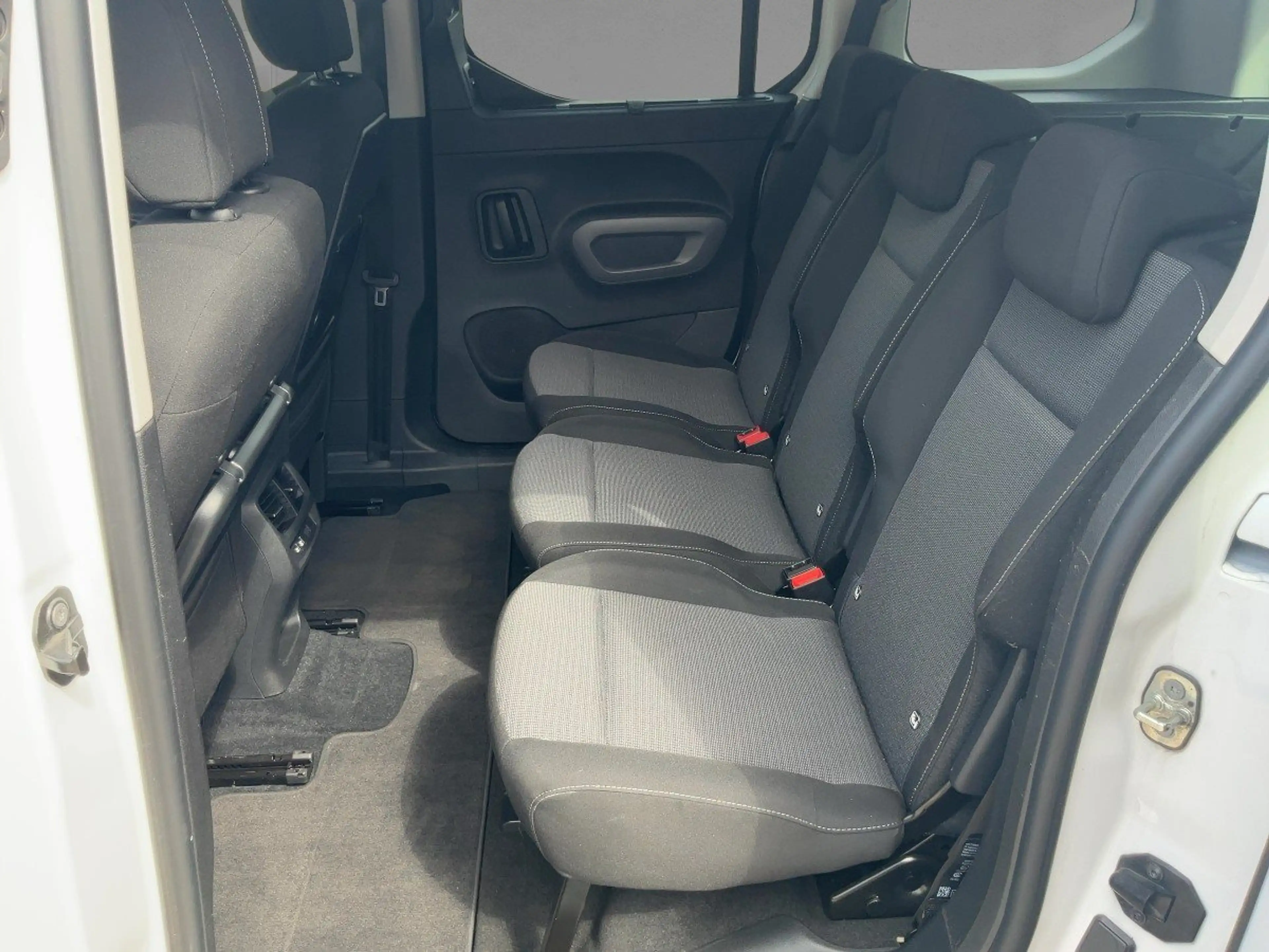 Toyota Proace City Verso 1.2l Team D Shz, Navi, PDC — photo 11