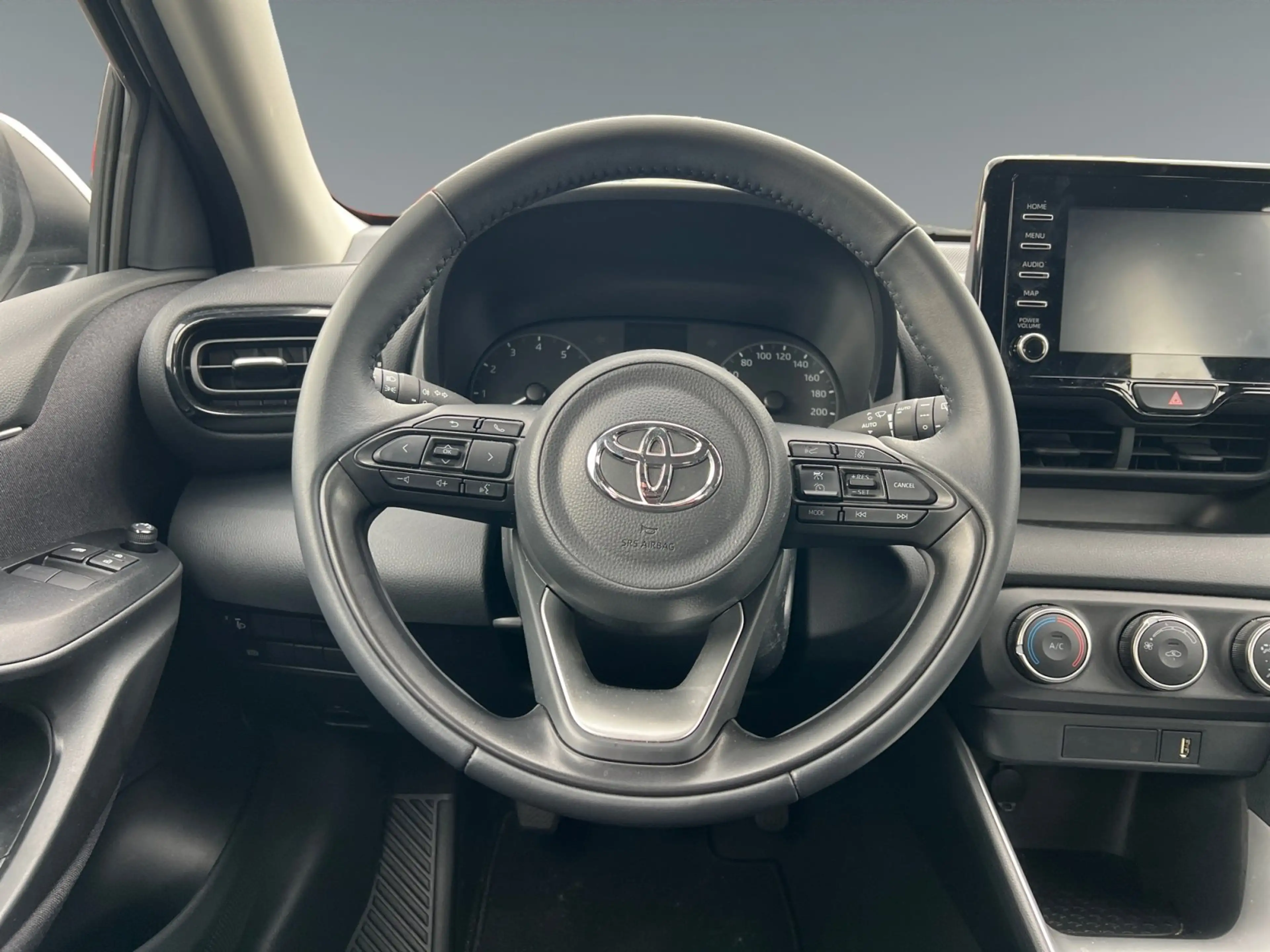 Toyota Yaris 1.0 Comfort Kamera+Kamera+ACC+Navi+SpurH — photo 11