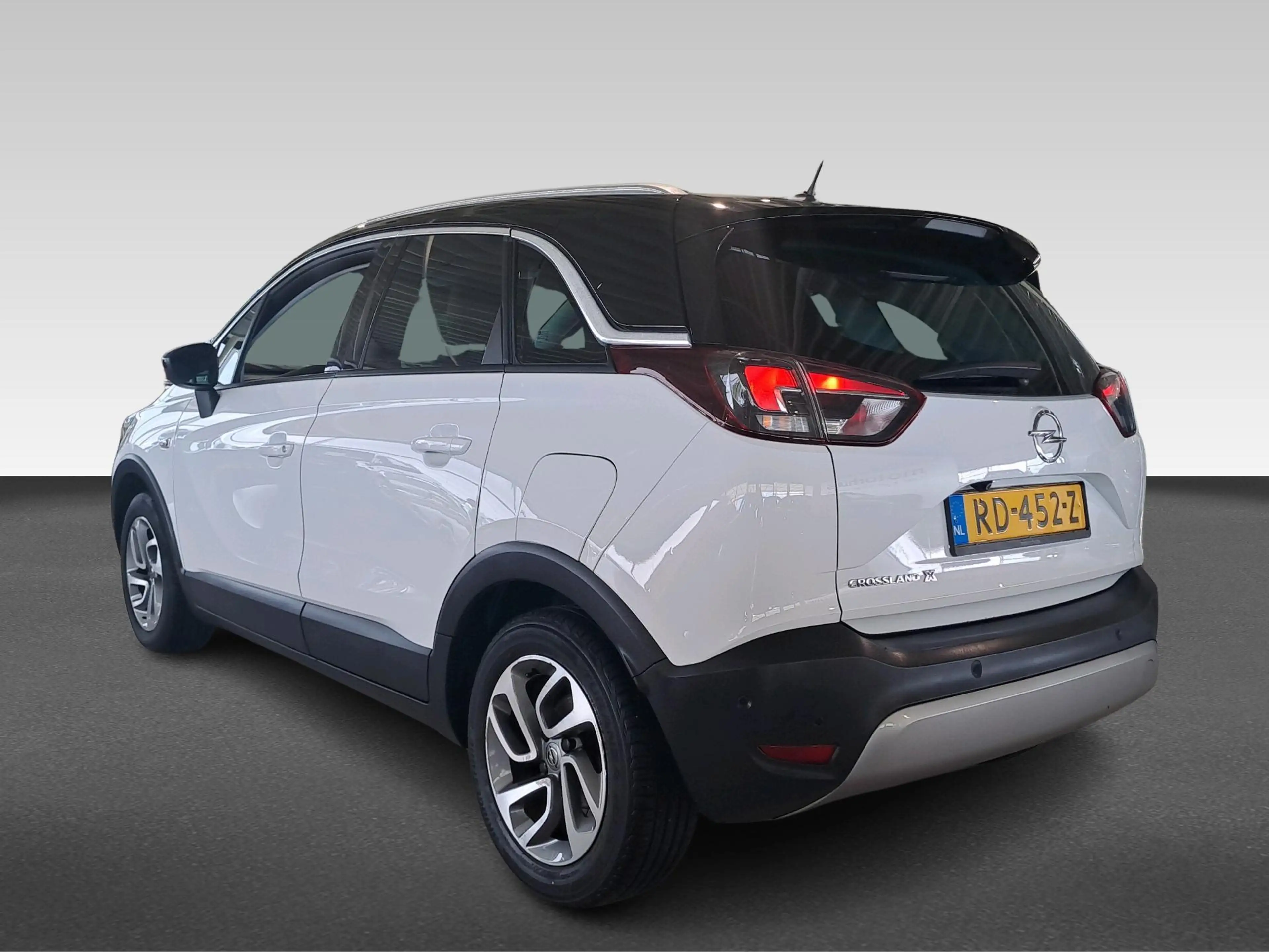 Opel Crossland X 1.2 Innovation — photo 3