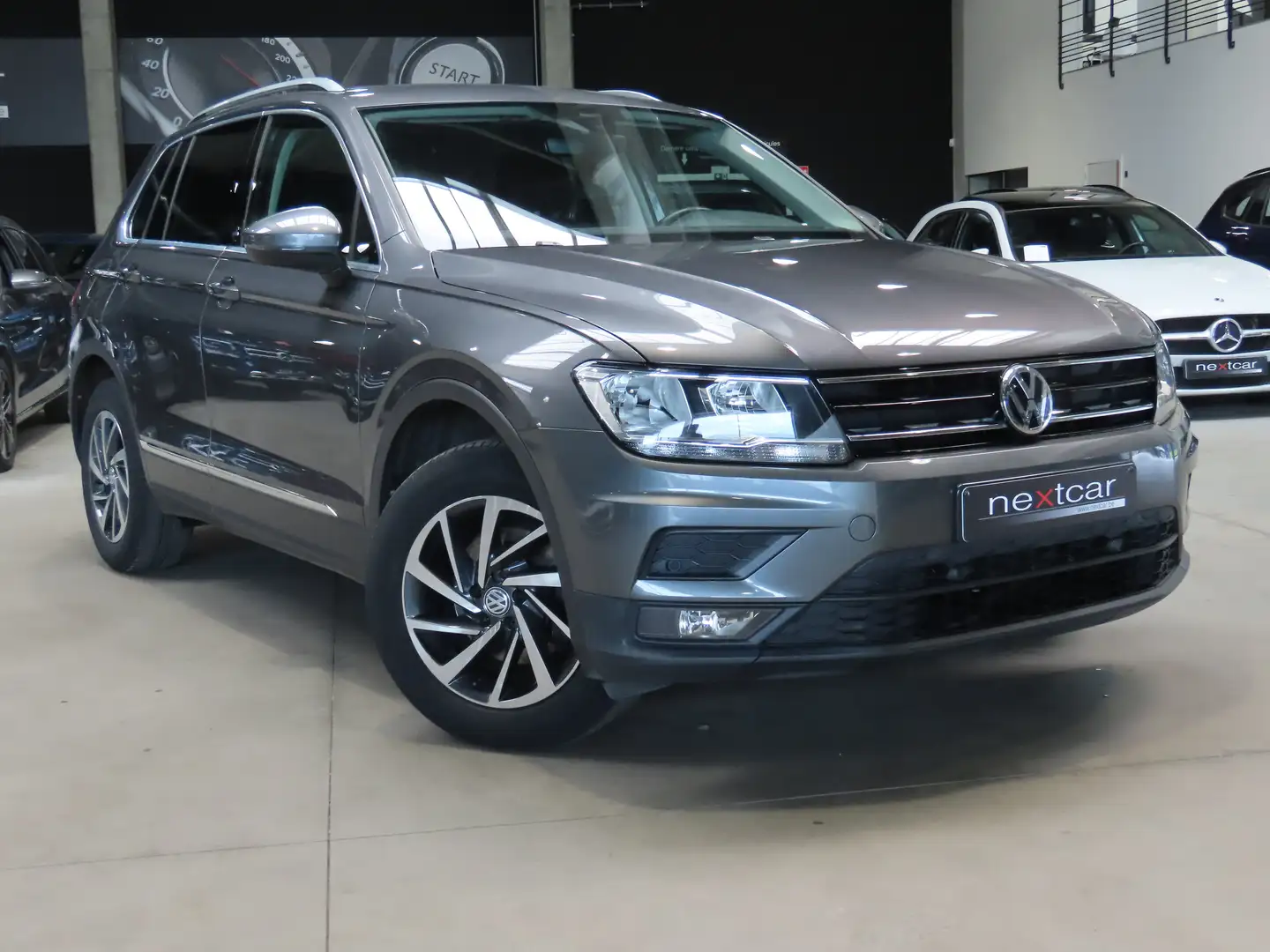 Volkswagen Tiguan 1.4TSI Trendline *NAVI-CRUISE-CARPLAY-PDC* Gris - 2