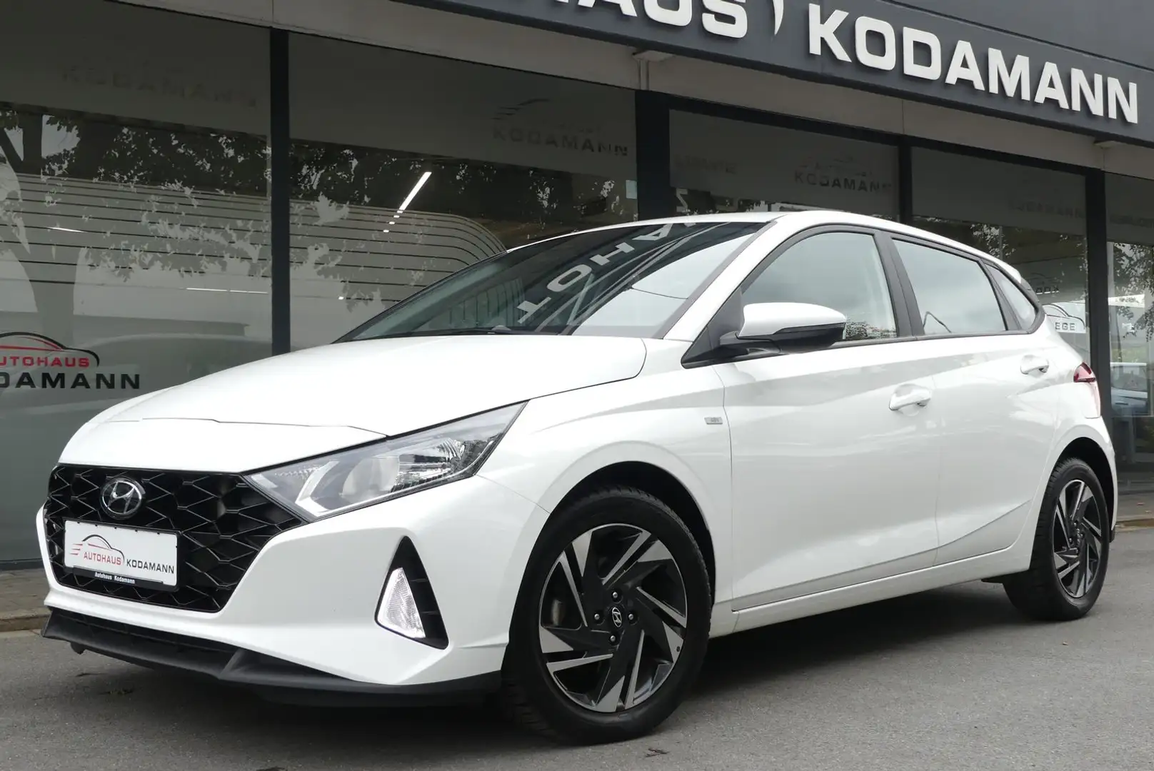 Hyundai i20 Trend Mild-Hybrid*SHZ*CarPlay*Tempom.*Kamera Bianco - 1
