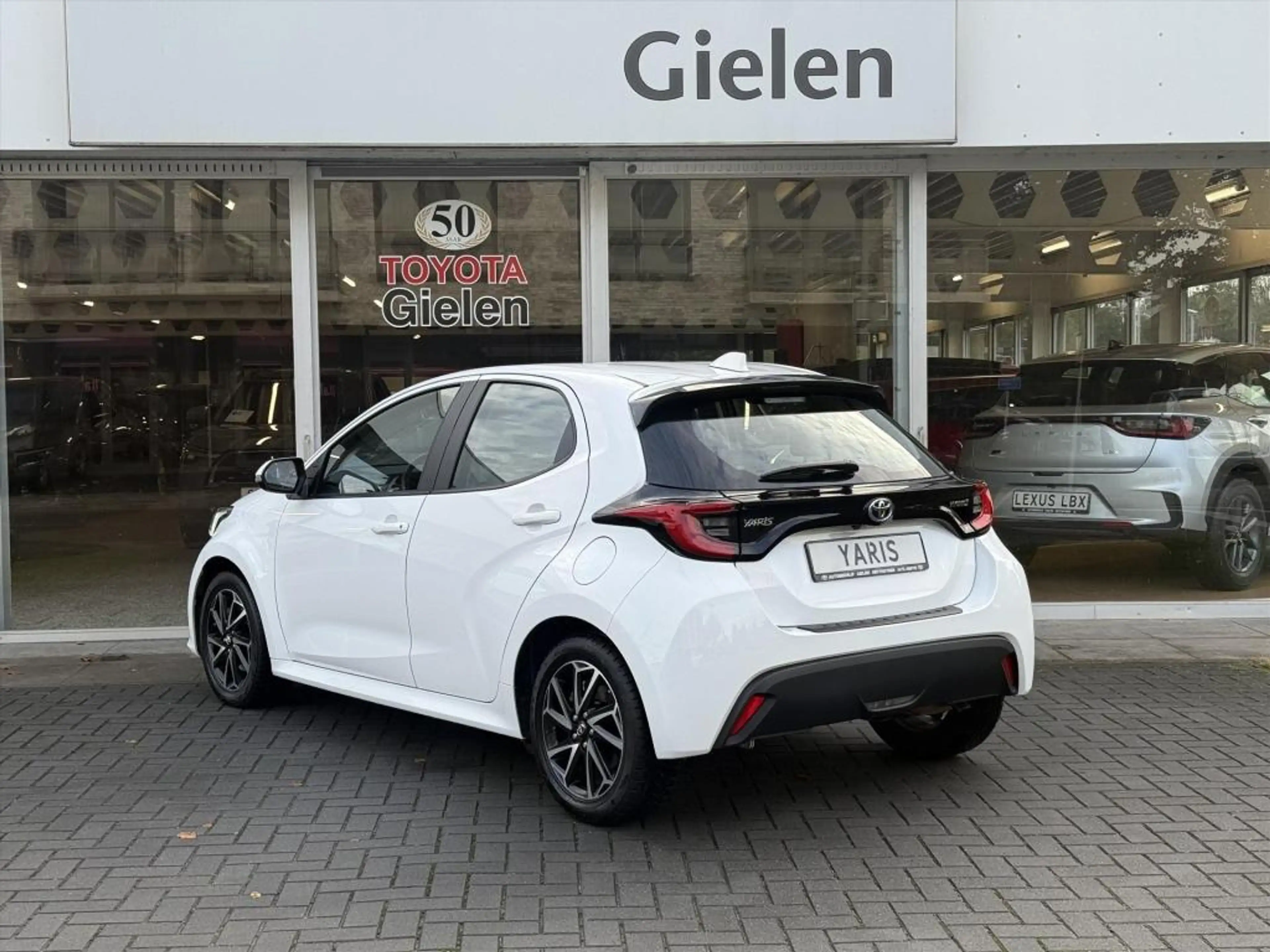 Toyota Yaris 1.5 Hybrid Dynamic Plus | Stoelverwarming, 16 inch — photo 31