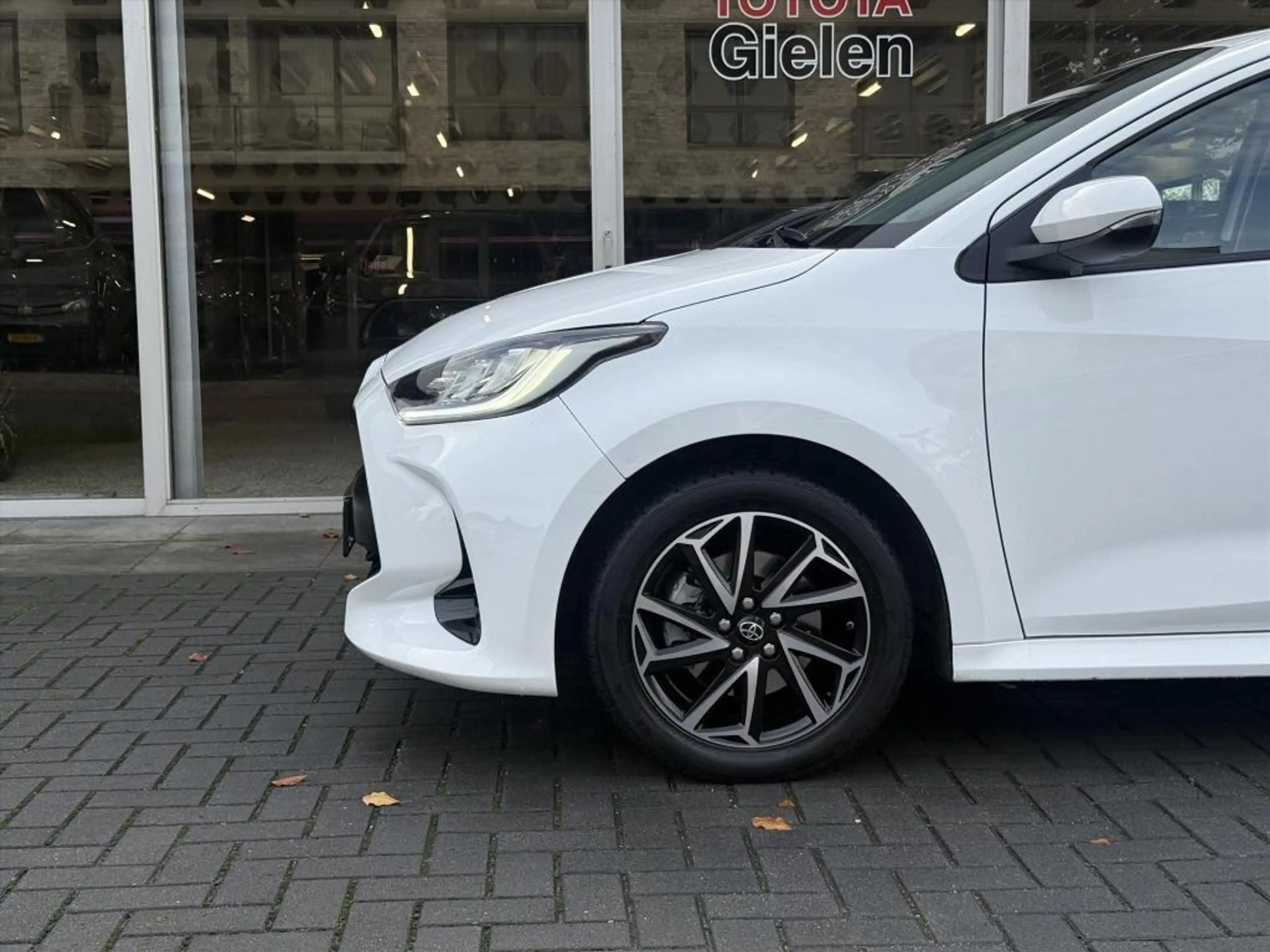 Toyota Yaris 1.5 Hybrid Dynamic Plus | Stoelverwarming, 16 inch — photo 8