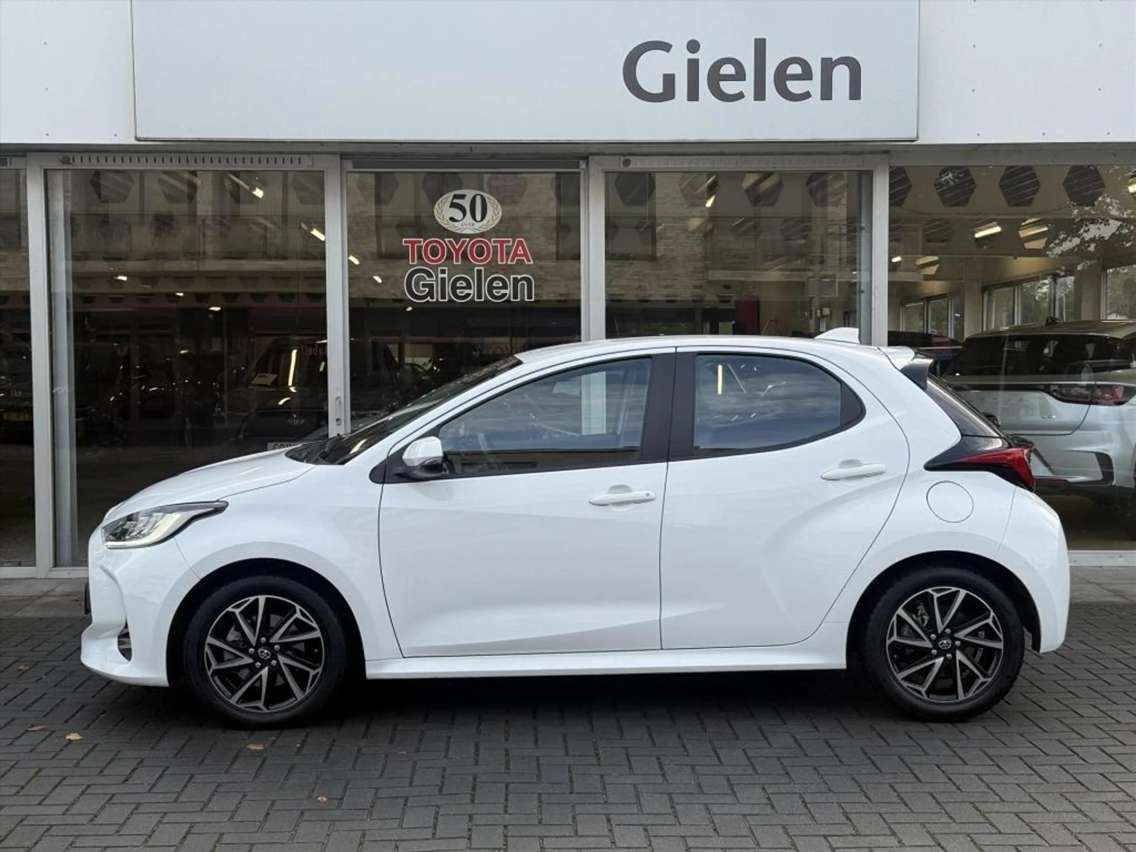 Toyota Yaris 1.5 Hybrid Dynamic Plus | Stoelverwarming, 16 inch — photo 9