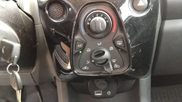 Citroen C1 view 13