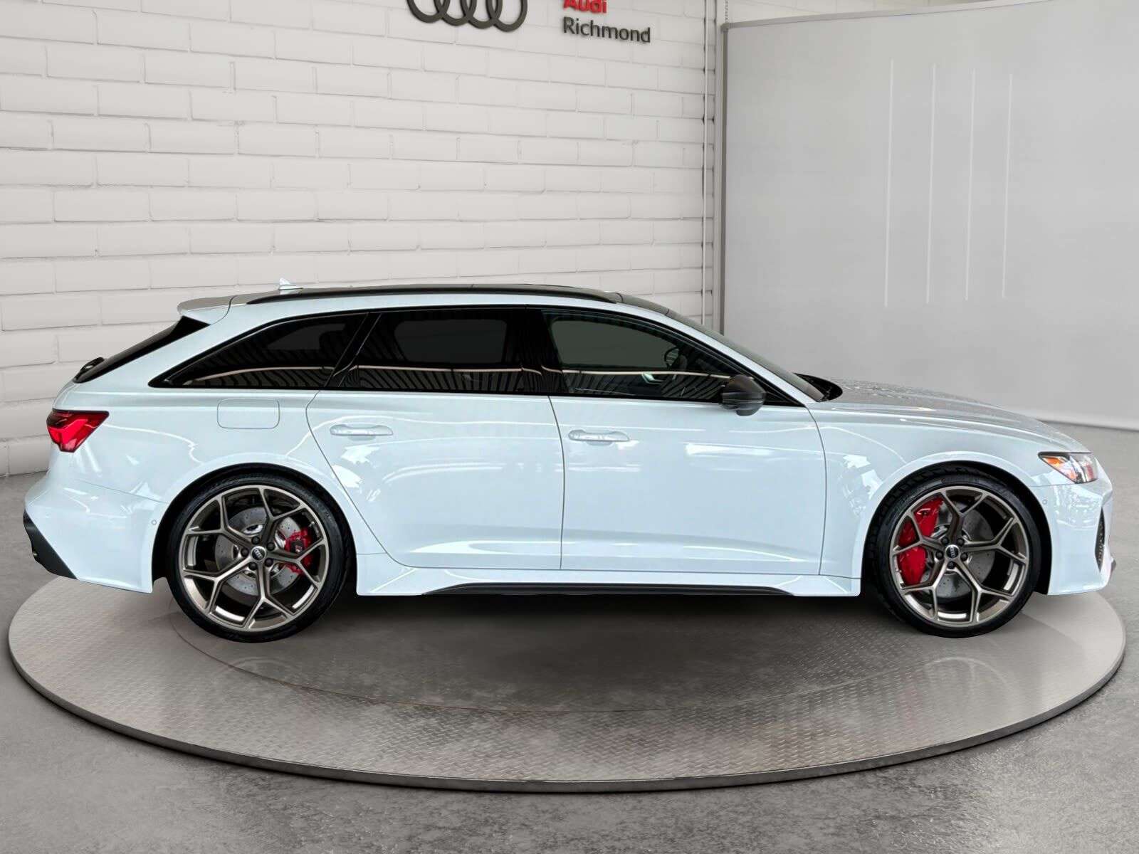 2025 Audi RS6 | 22 5 Y-SPOKE DESIGN MATTE NEODYMIUM GOLD W PERFO — photo 1
