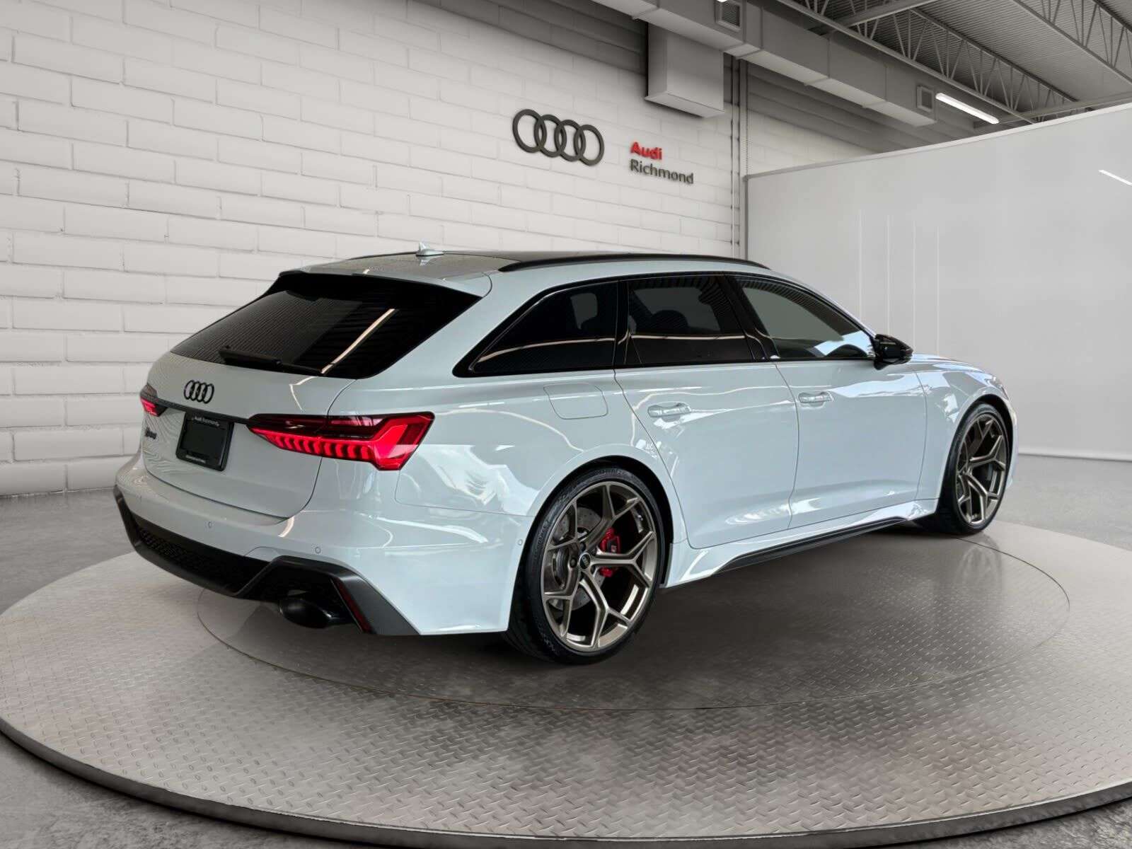 2025 Audi RS6 | 22 5 Y-SPOKE DESIGN MATTE NEODYMIUM GOLD W PERFO — photo 1